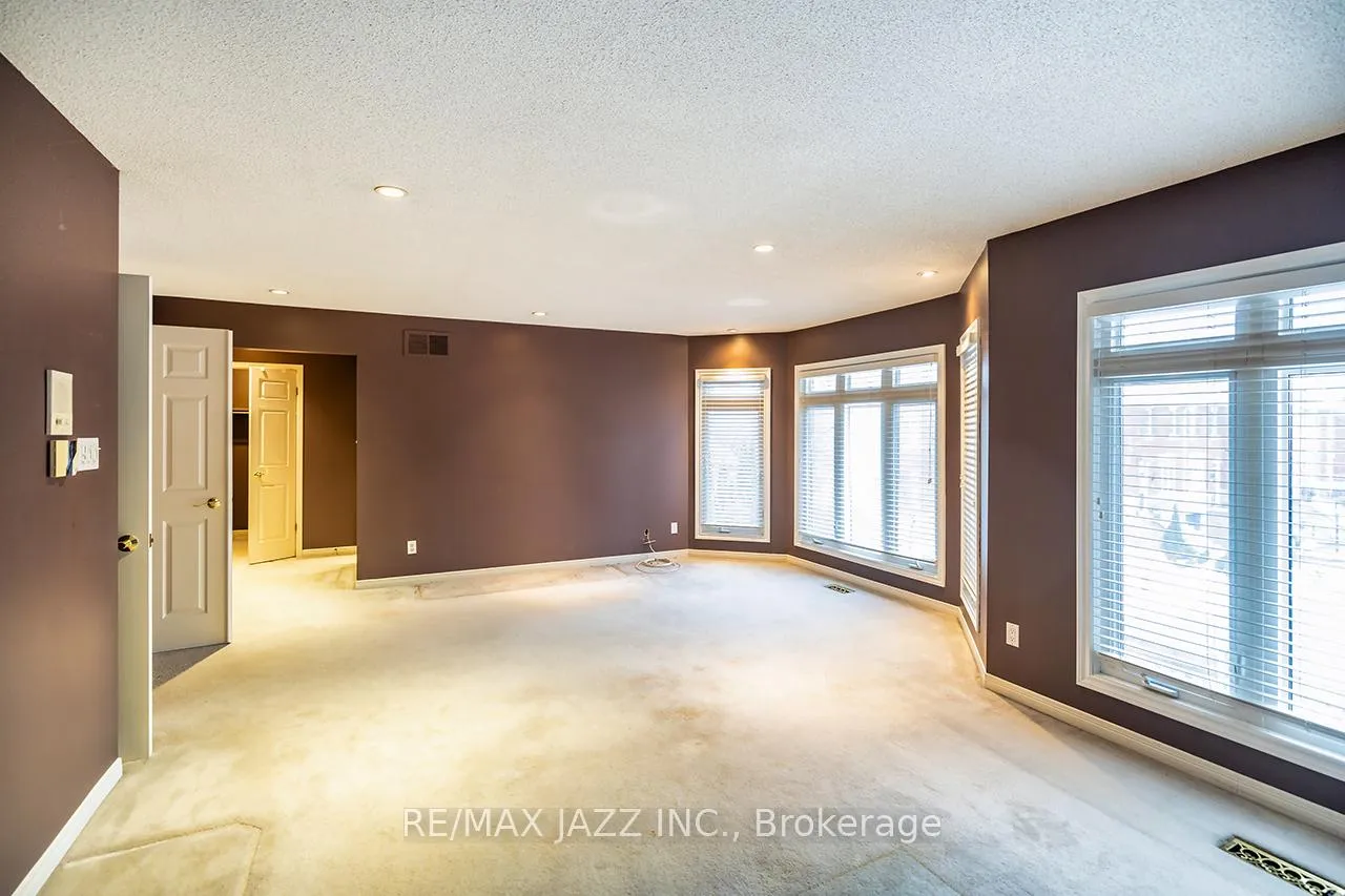 Photo 24 of 1002 Riverview Crescent, Pickering, Rougemount — HOMEH