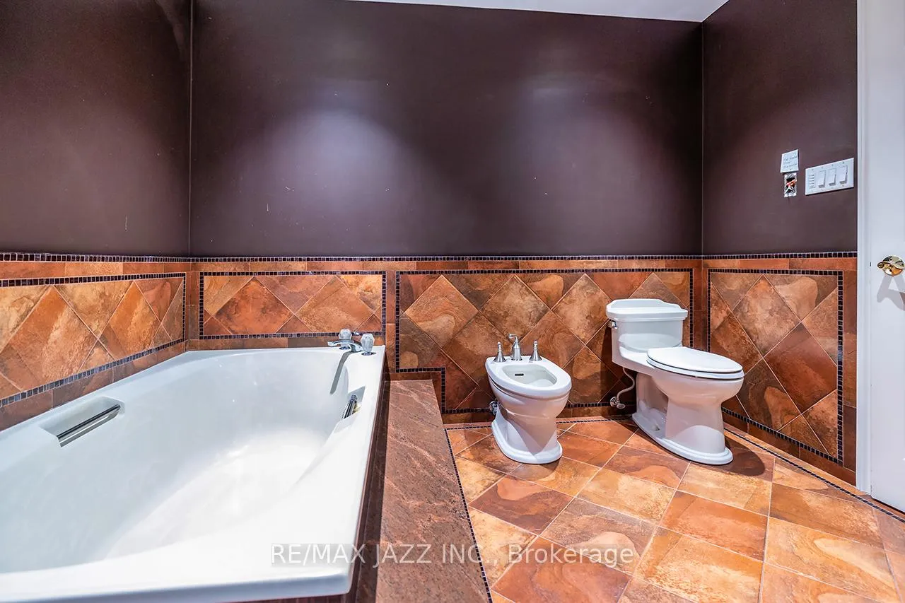 Photo 26 of 1002 Riverview Crescent, Pickering, Rougemount — HOMEH