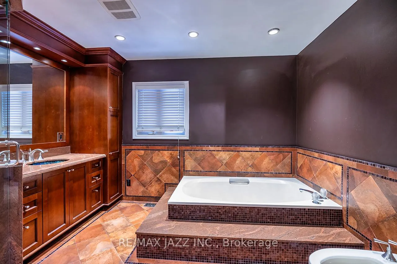Photo 29 of 1002 Riverview Crescent, Pickering, Rougemount — HOMEH