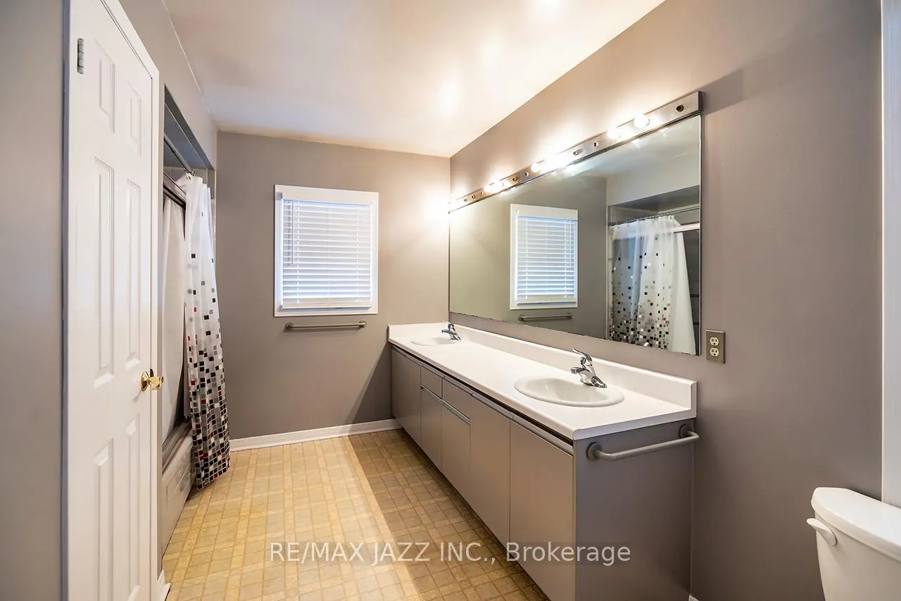 Photo 35 of 1002 Riverview Crescent, Pickering, Rougemount — HOMEH