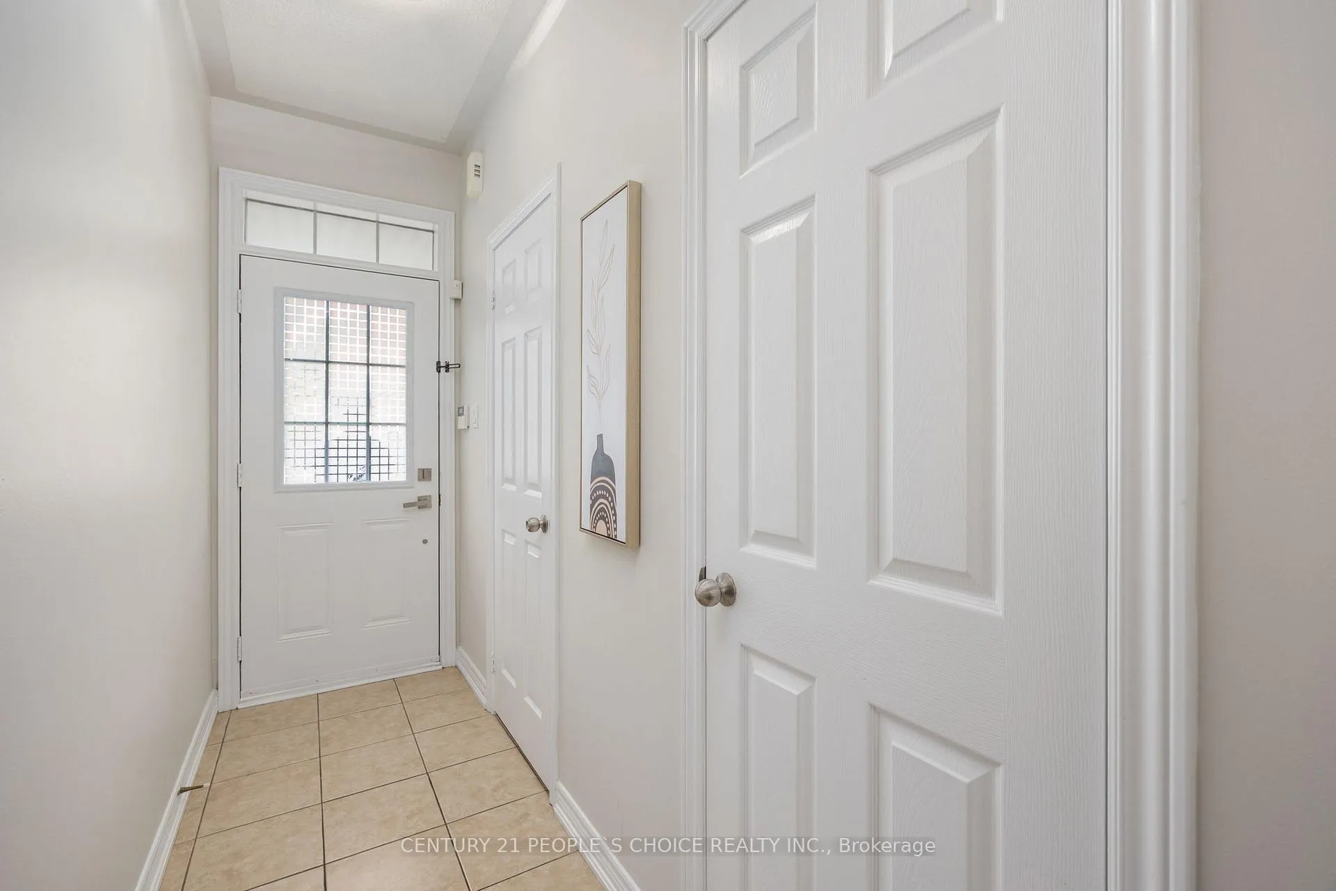 Photo 4 of 32 Frenchpark Circle, Brampton, Credit Valley — HOMEH