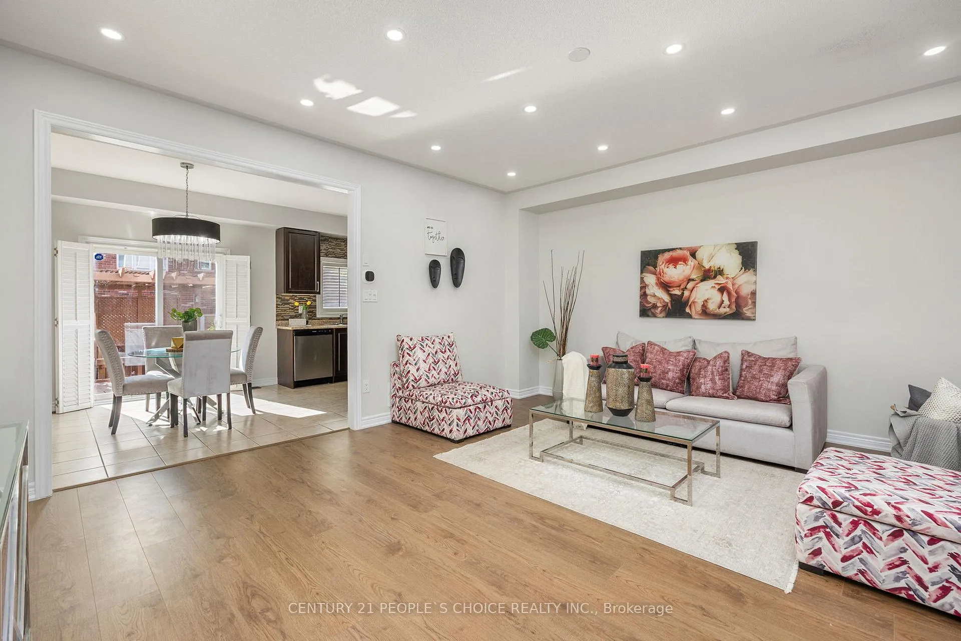 Photo 6 of 32 Frenchpark Circle, Brampton, Credit Valley — HOMEH