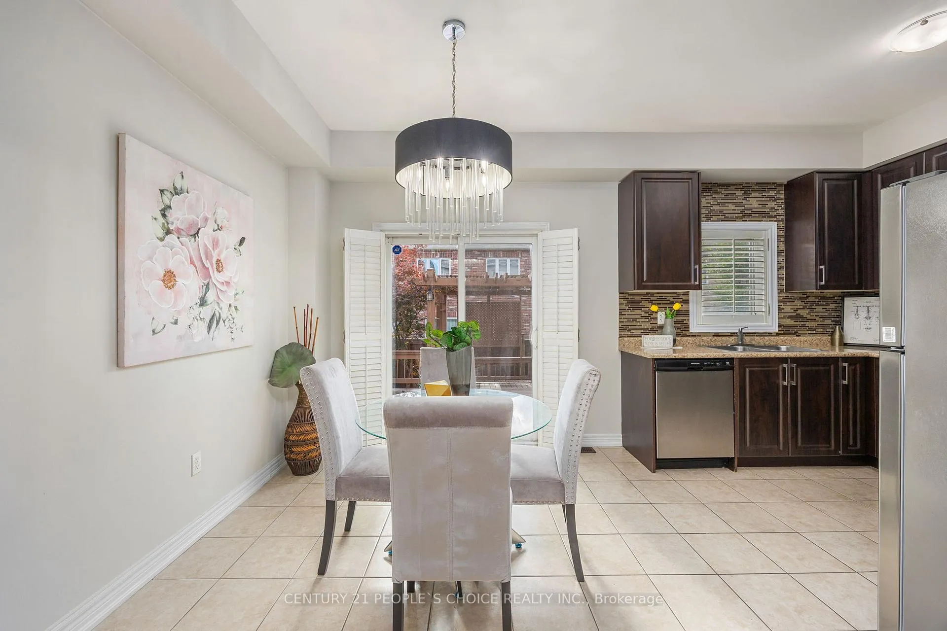 Photo 10 of 32 Frenchpark Circle, Brampton, Credit Valley — HOMEH