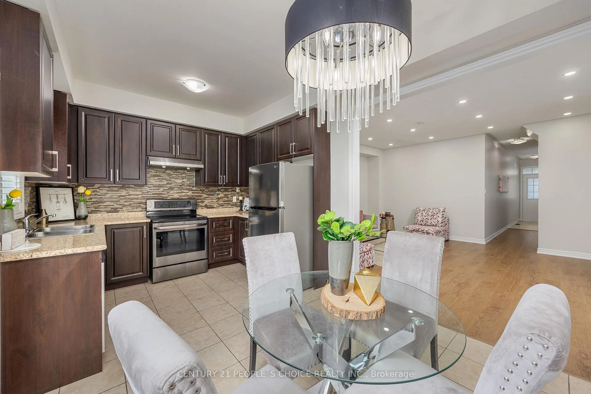 Photo 13 of 32 Frenchpark Circle, Brampton, Credit Valley — HOMEH