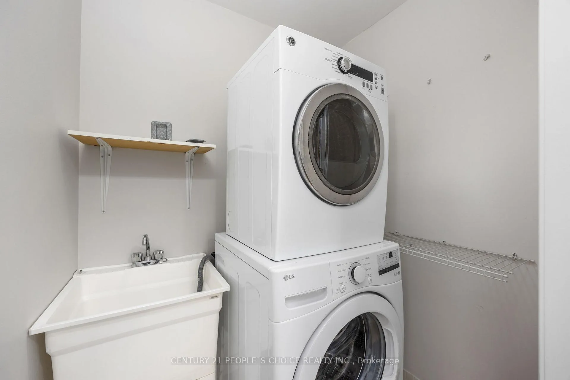 Photo 25 of 32 Frenchpark Circle, Brampton, Credit Valley — HOMEH