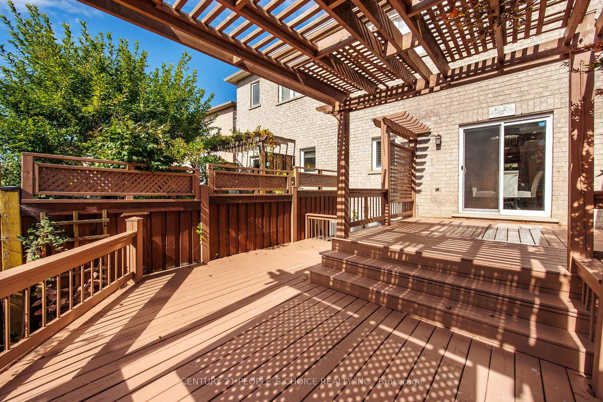 Photo 37 of 32 Frenchpark Circle, Brampton, Credit Valley — HOMEH