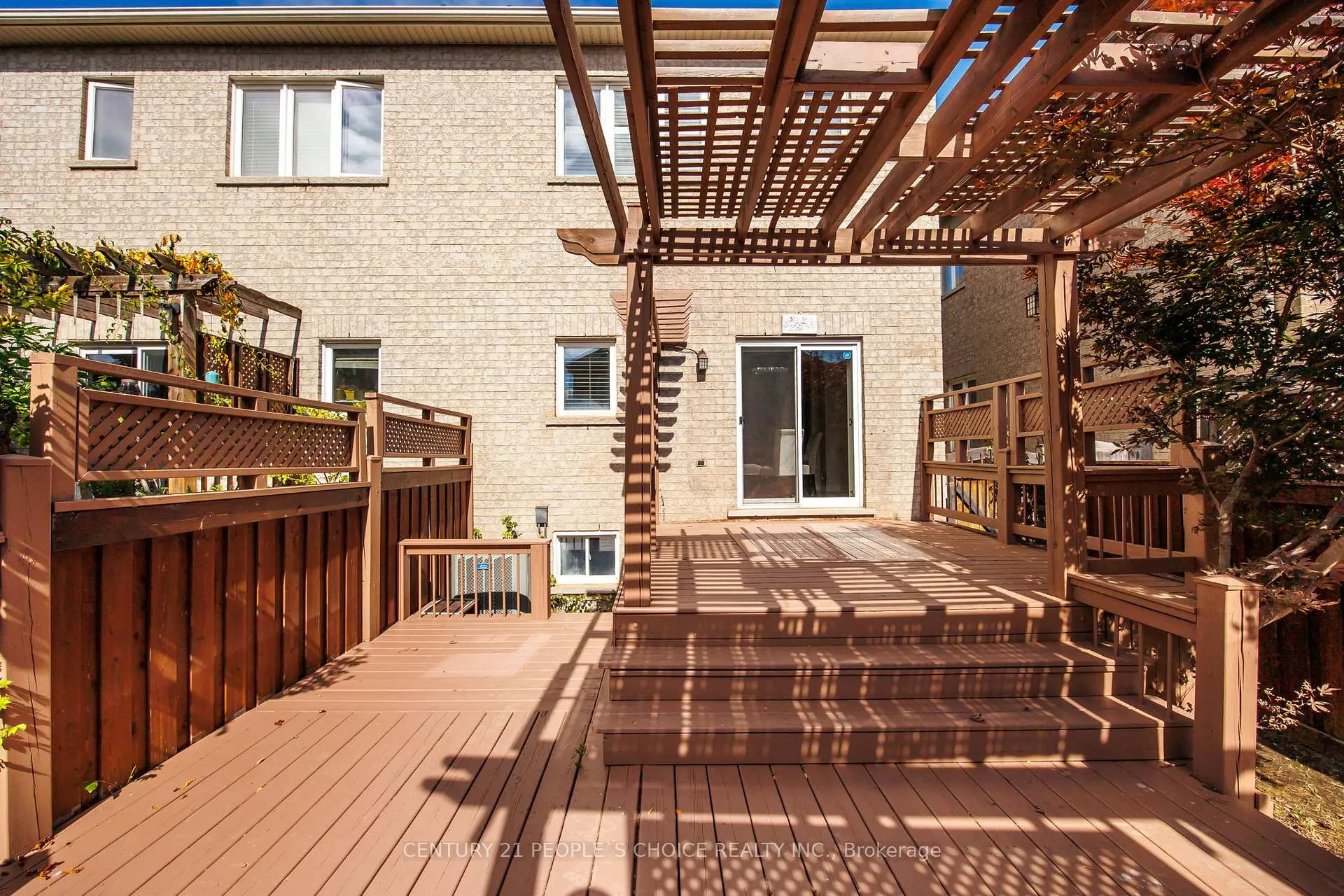 Photo 39 of 32 Frenchpark Circle, Brampton, Credit Valley — HOMEH