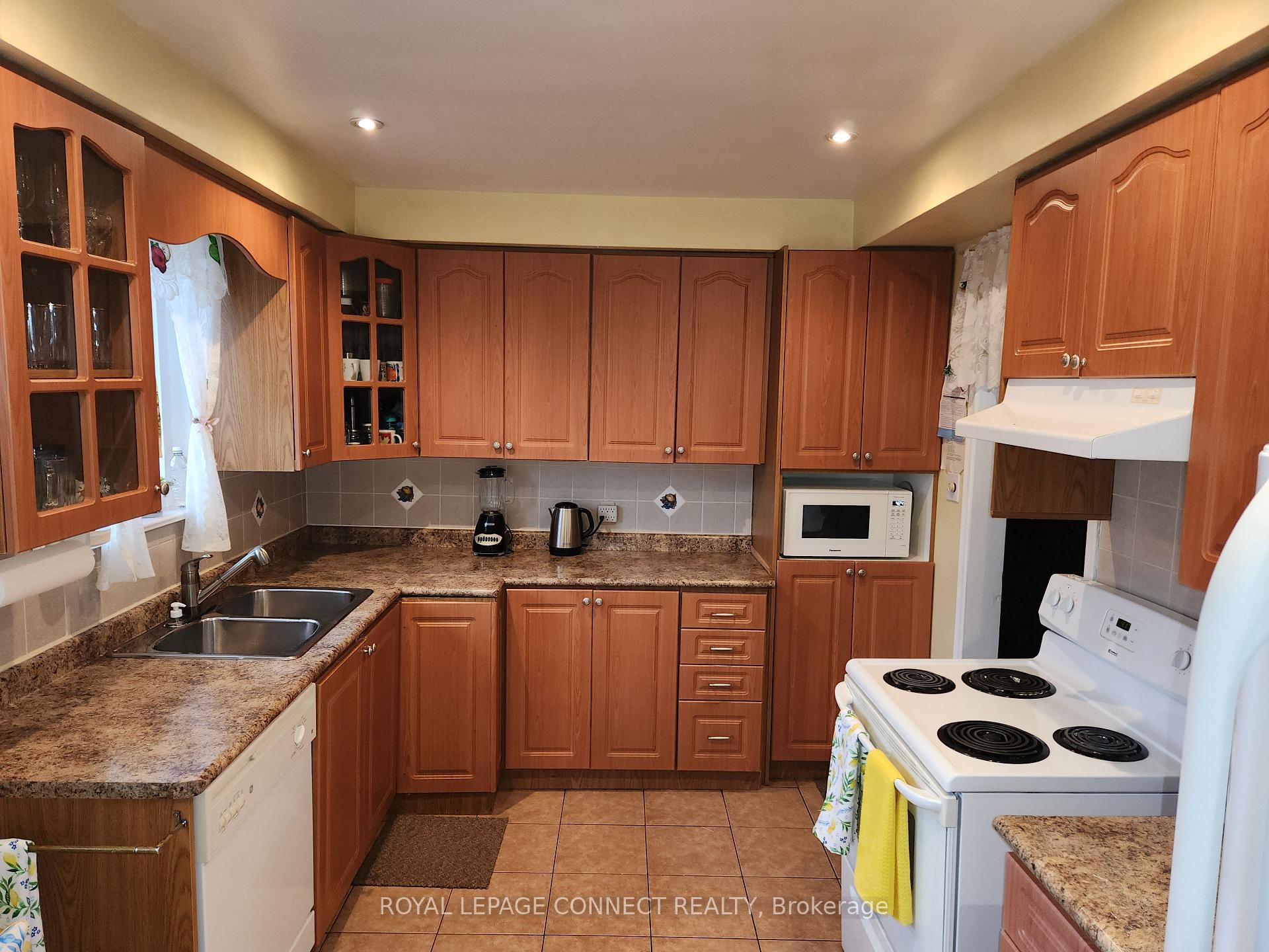 Photo 7 of 1440 Danforth Road, Scarborough, Bendale — HOMEH