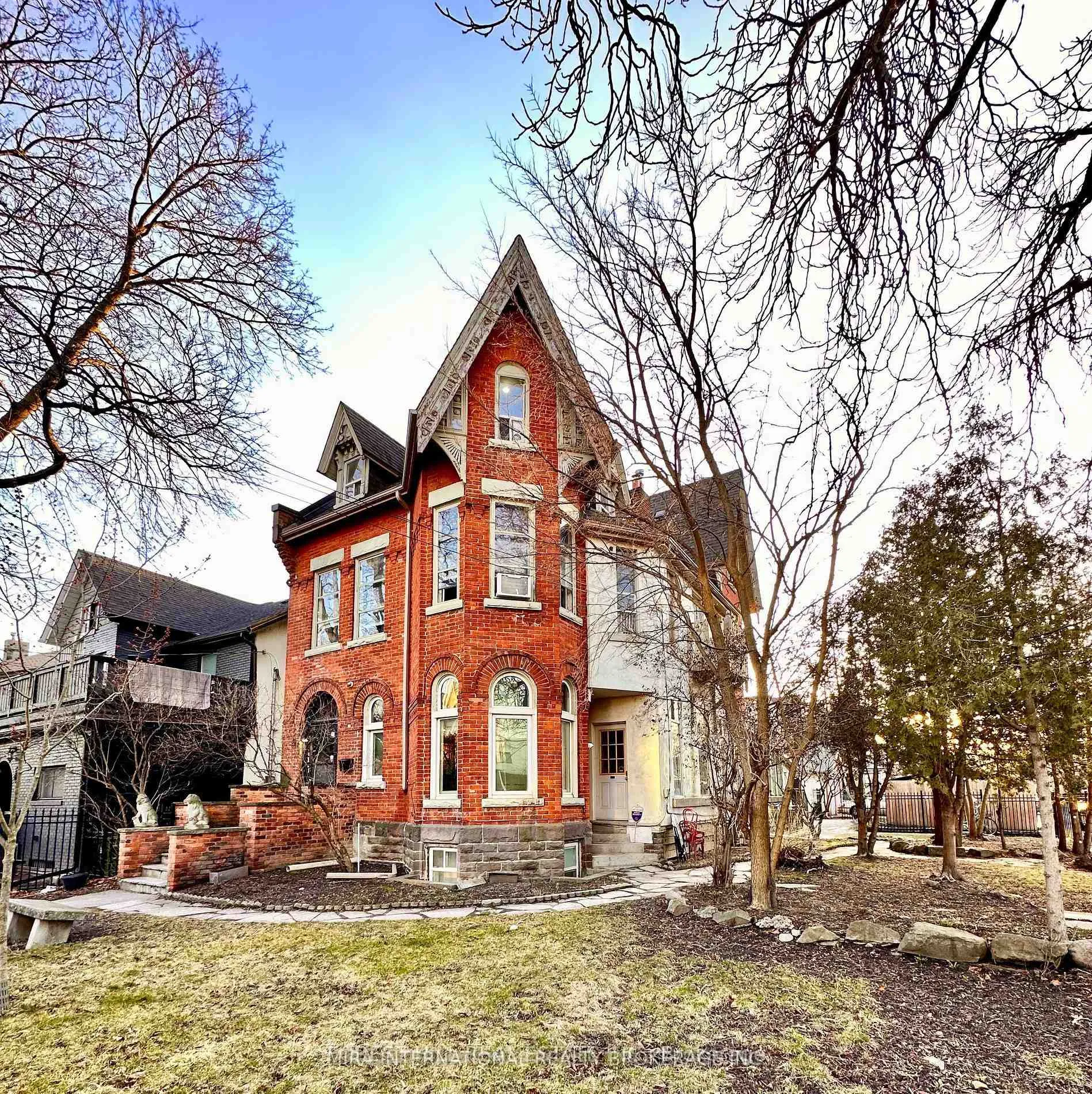 Front of Unit B2, 60 Brock Avenue