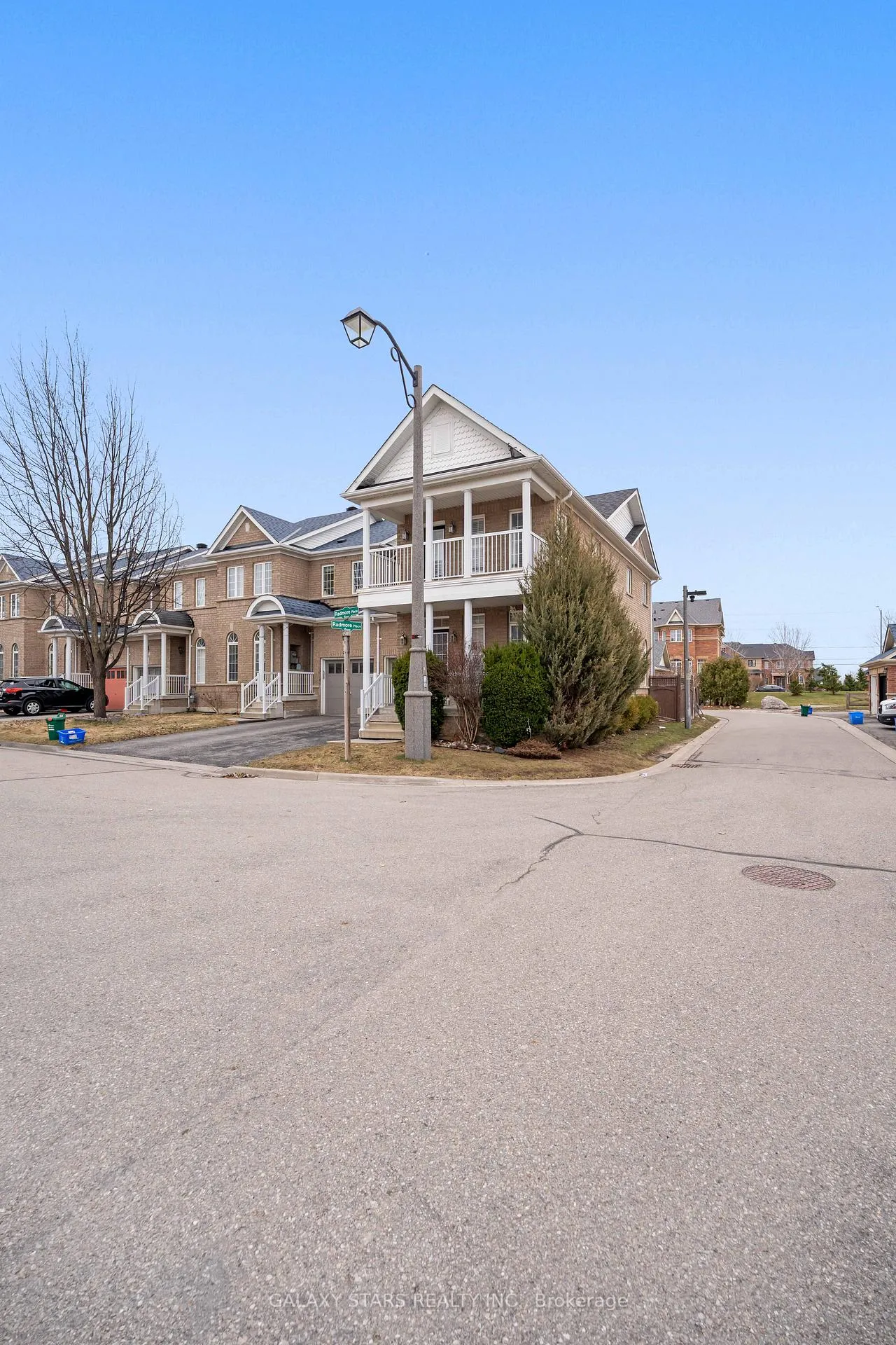 Photo 4 of 31 Radmore Place, Markham, Box Grove — HOMEH