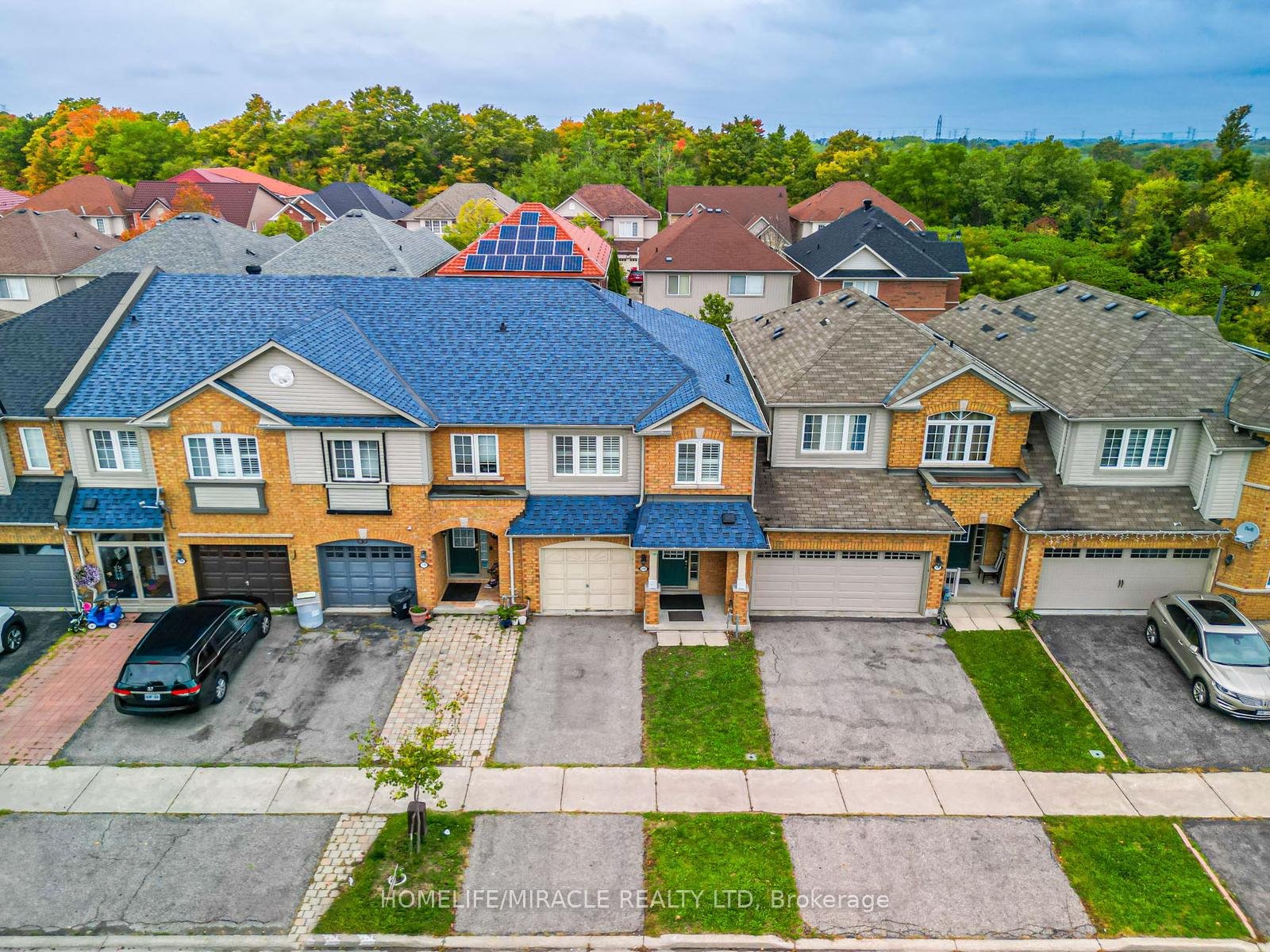 Photo 3 of 172 Gristone Crescent, Scarborough, Rouge — HOMEH