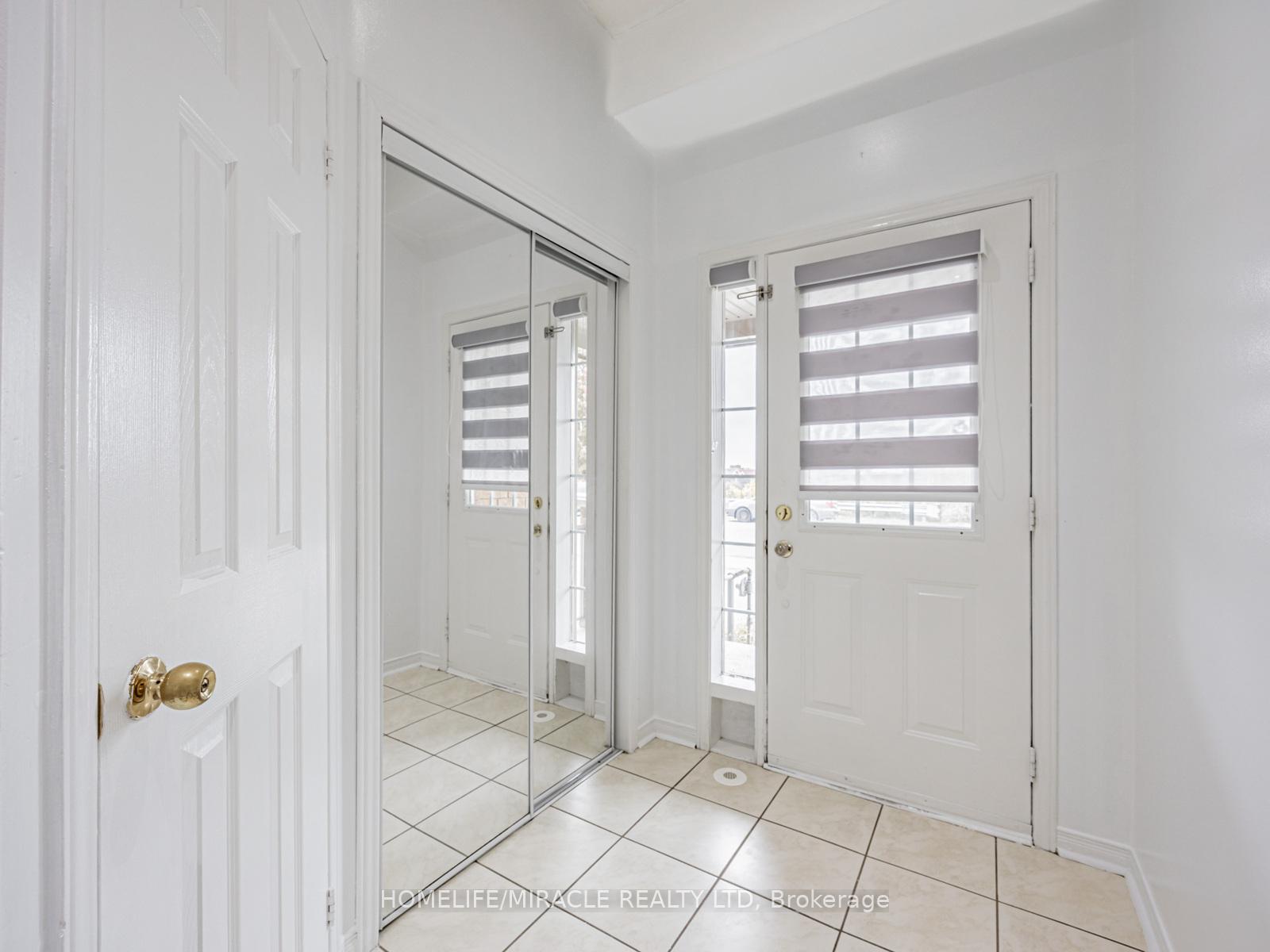 Photo 4 of 172 Gristone Crescent, Scarborough, Rouge — HOMEH