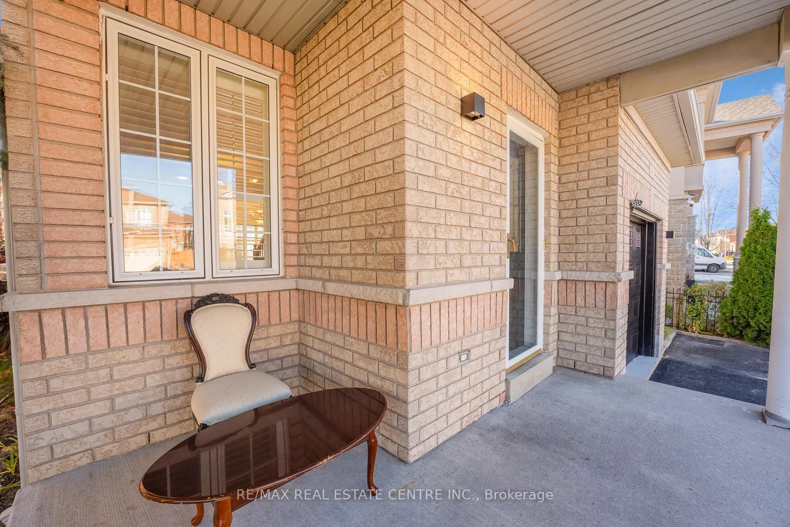 Photo 2 of 9 Dolce Crescent, Vaughan, Vellore Village — HOMEH
