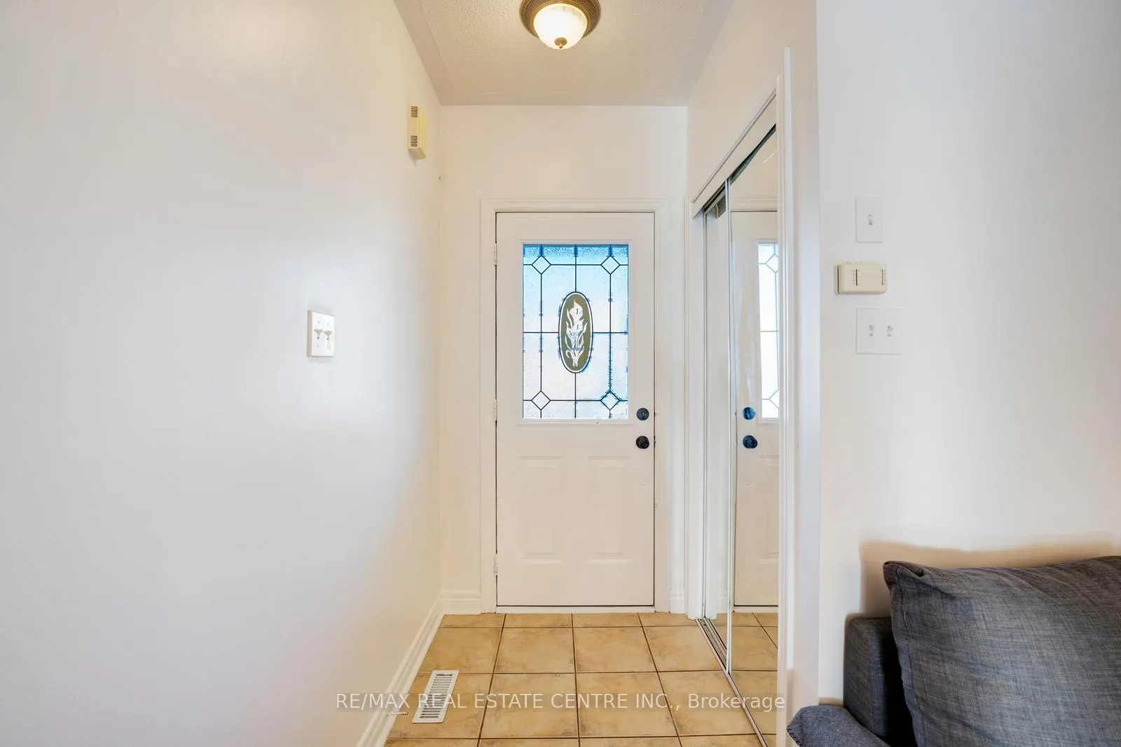 Photo 3 of 9 Dolce Crescent, Vaughan, Vellore Village — HOMEH