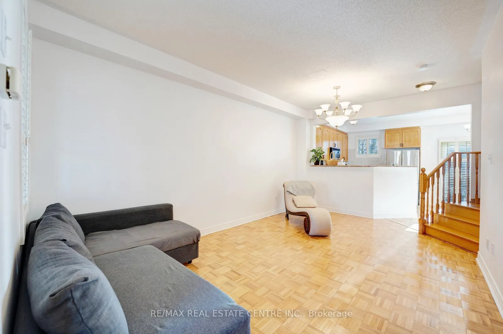 Photo 7 of 9 Dolce Crescent, Vaughan, Vellore Village — HOMEH