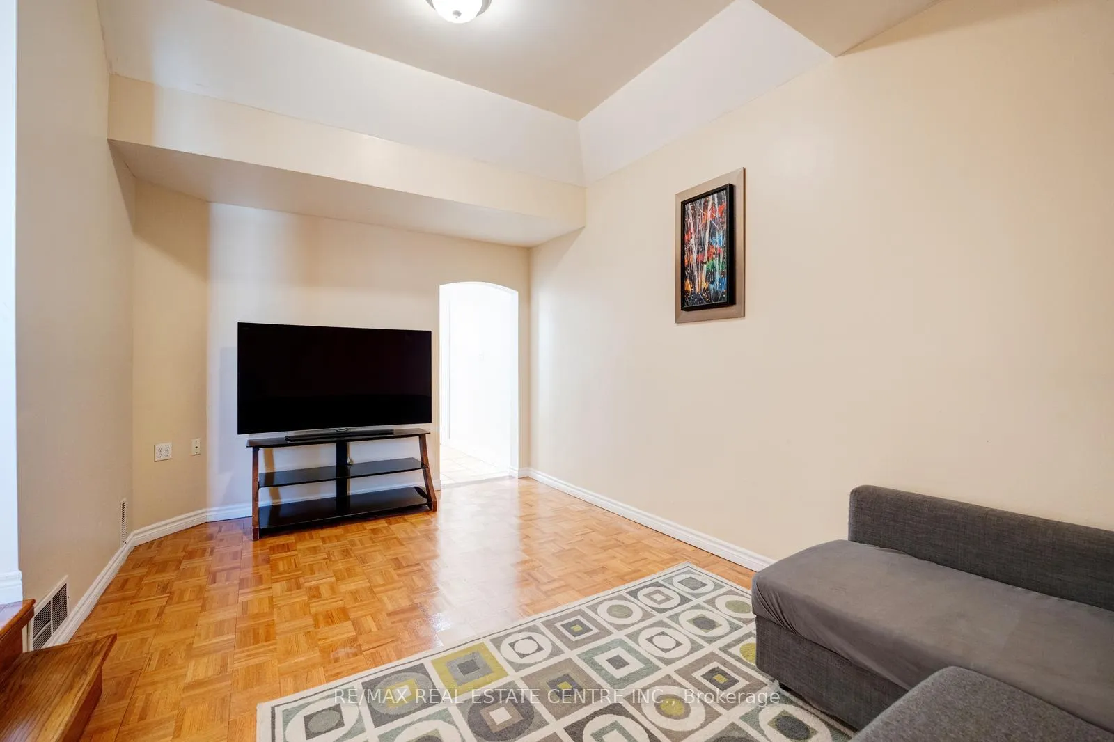 Photo 9 of 9 Dolce Crescent, Vaughan, Vellore Village — HOMEH