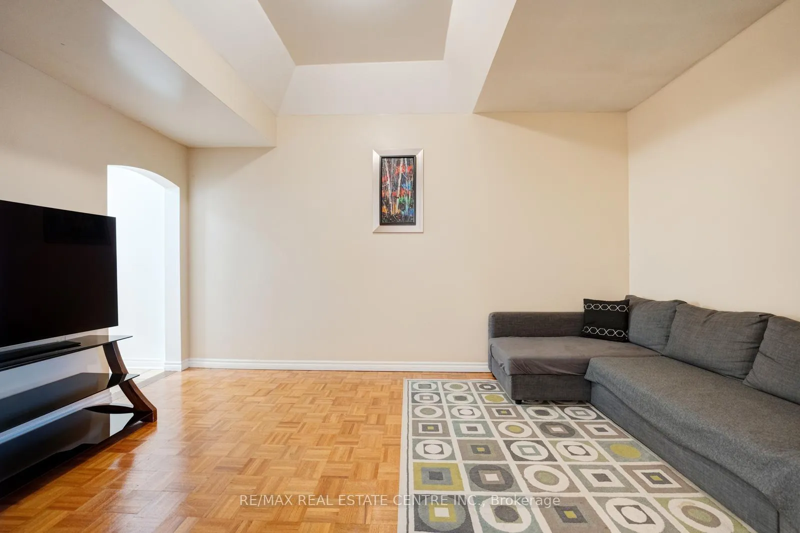 Photo 10 of 9 Dolce Crescent, Vaughan, Vellore Village — HOMEH