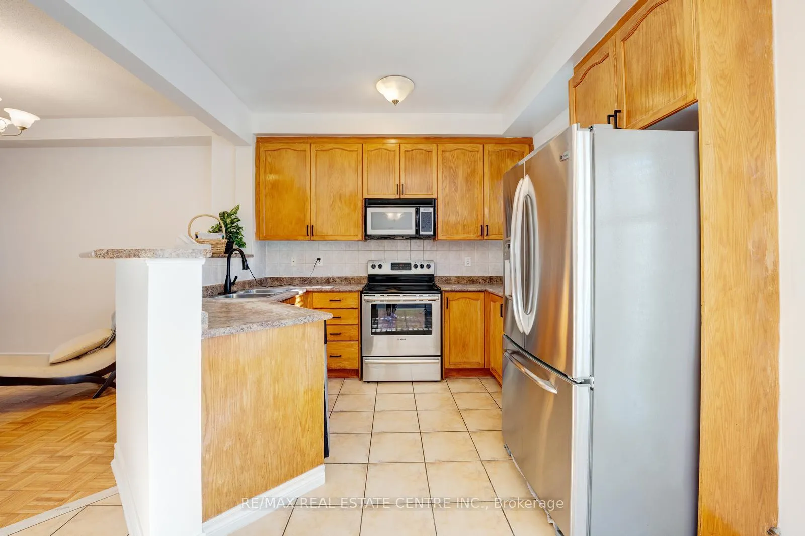 Photo 11 of 9 Dolce Crescent, Vaughan, Vellore Village — HOMEH