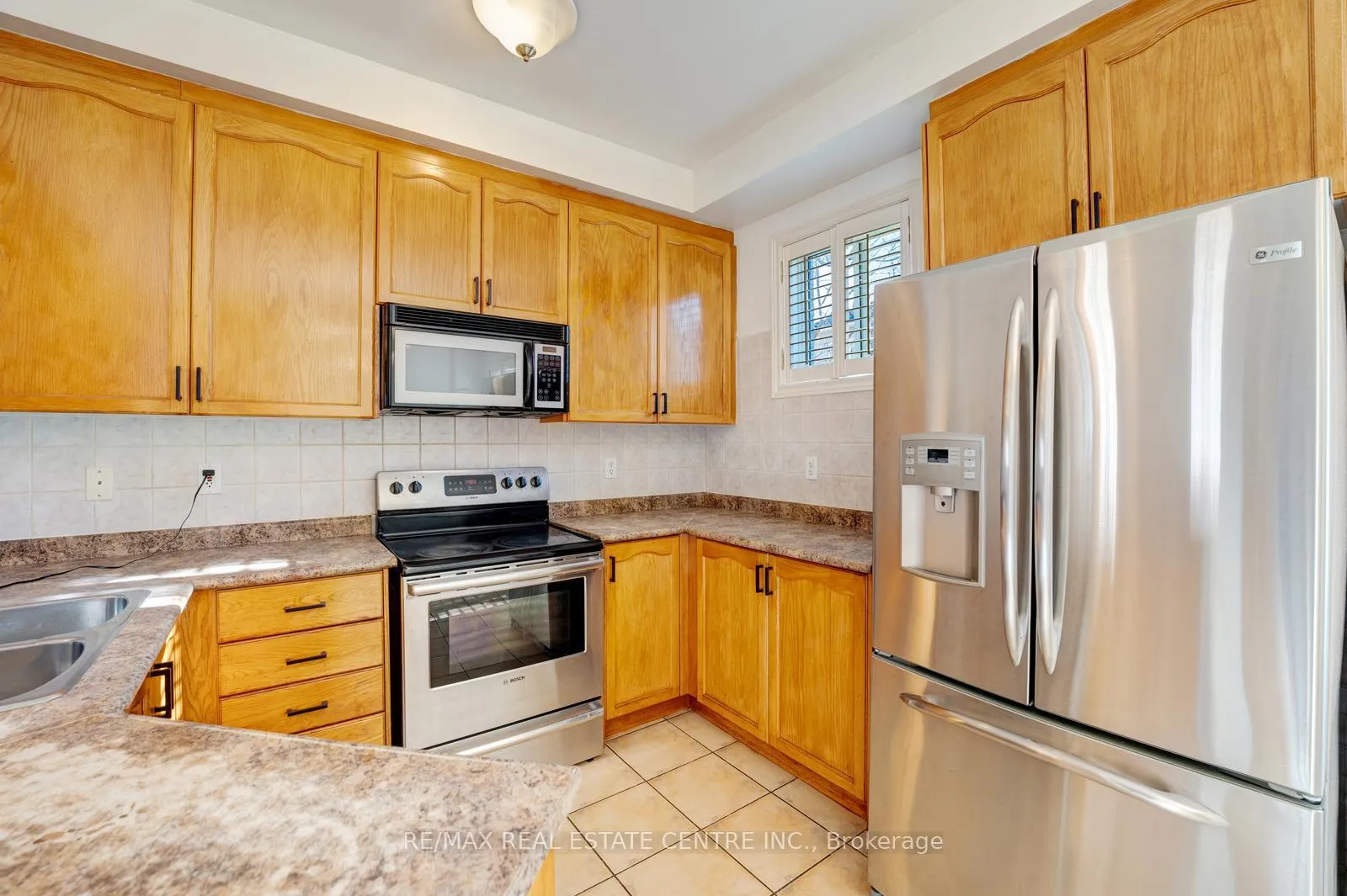 Photo 12 of 9 Dolce Crescent, Vaughan, Vellore Village — HOMEH