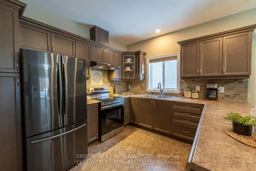 Photo 8 of 251 Lucy Lane, Orillia — HOMEH