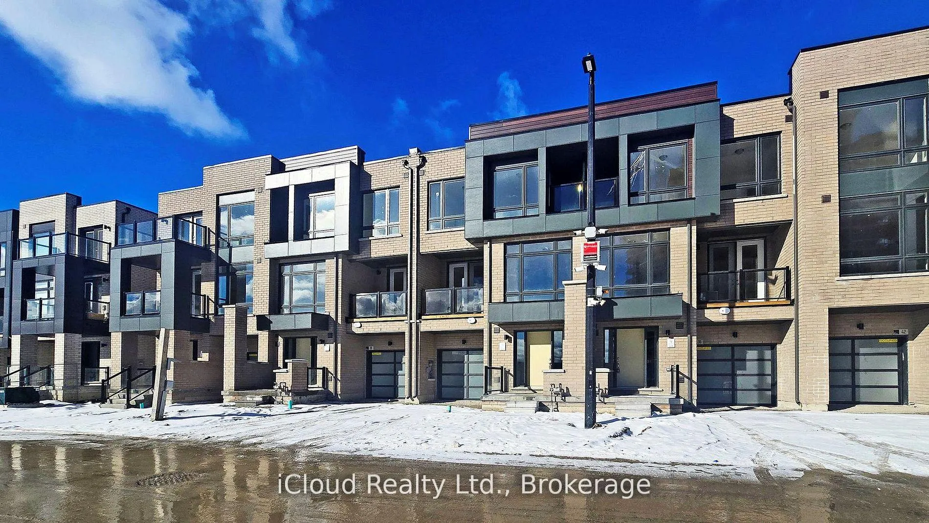 Photo 1 of 38 Dandara Gate, Vaughan, Steeles West Industrial — HOMEH