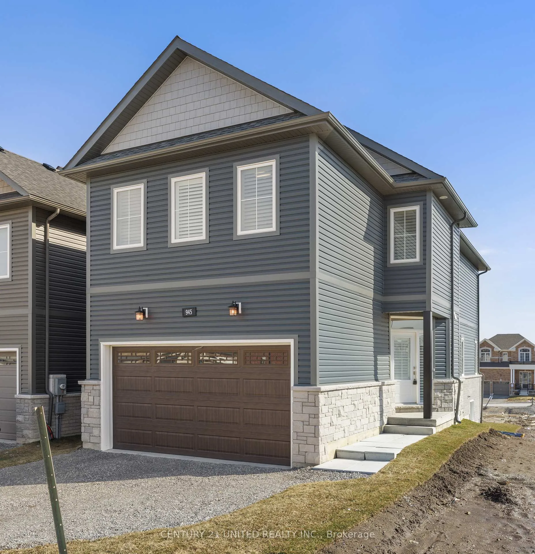 Front of 945 Bamford Terrace