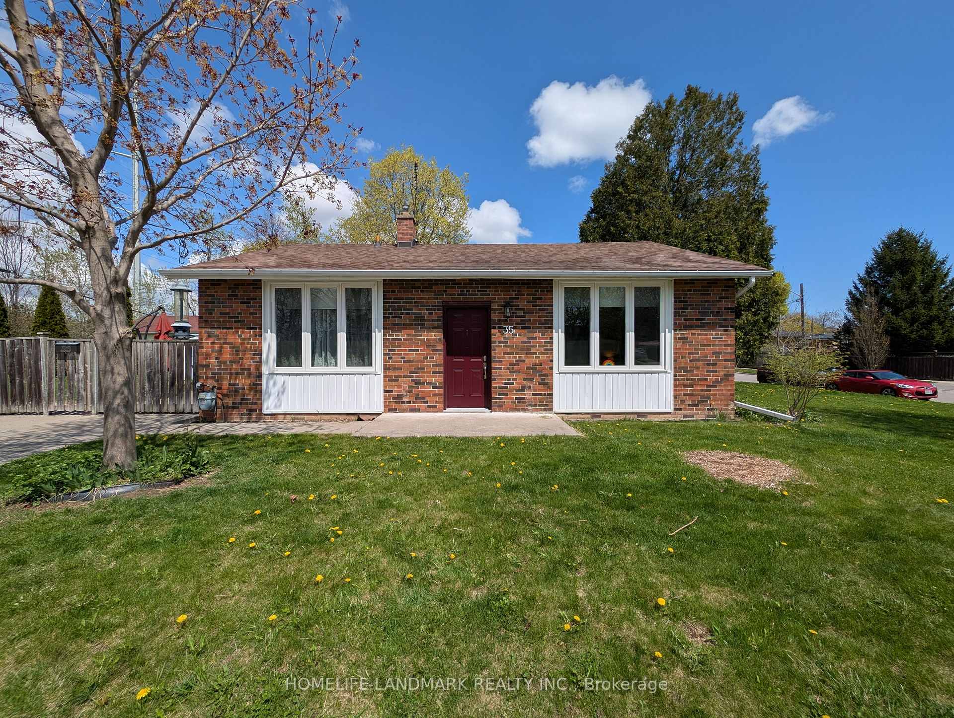 Photo 1 of 35 Benshire Drive, Scarborough, Woburn — HOMEH