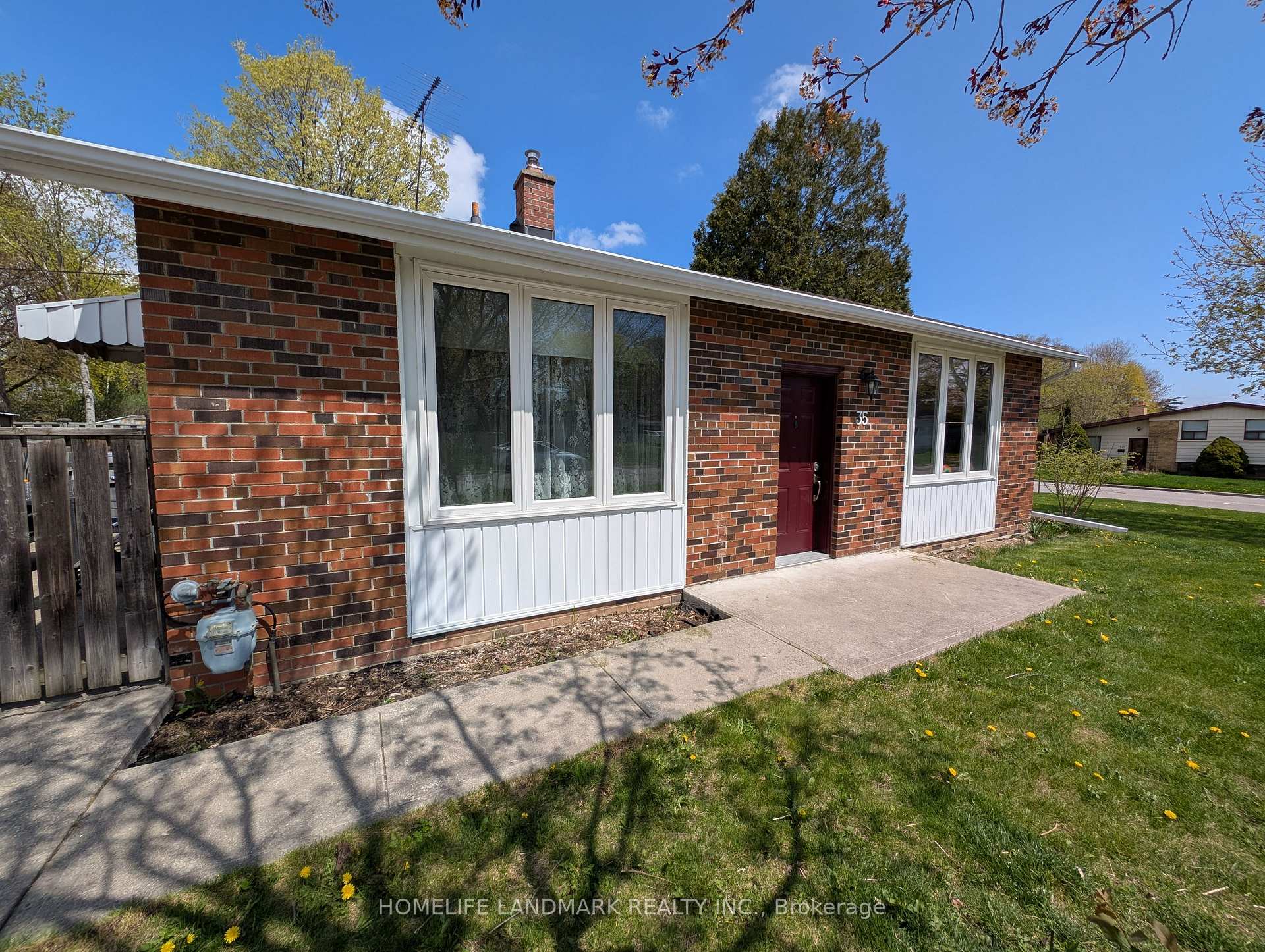 Photo 3 of 35 Benshire Drive, Scarborough, Woburn — HOMEH