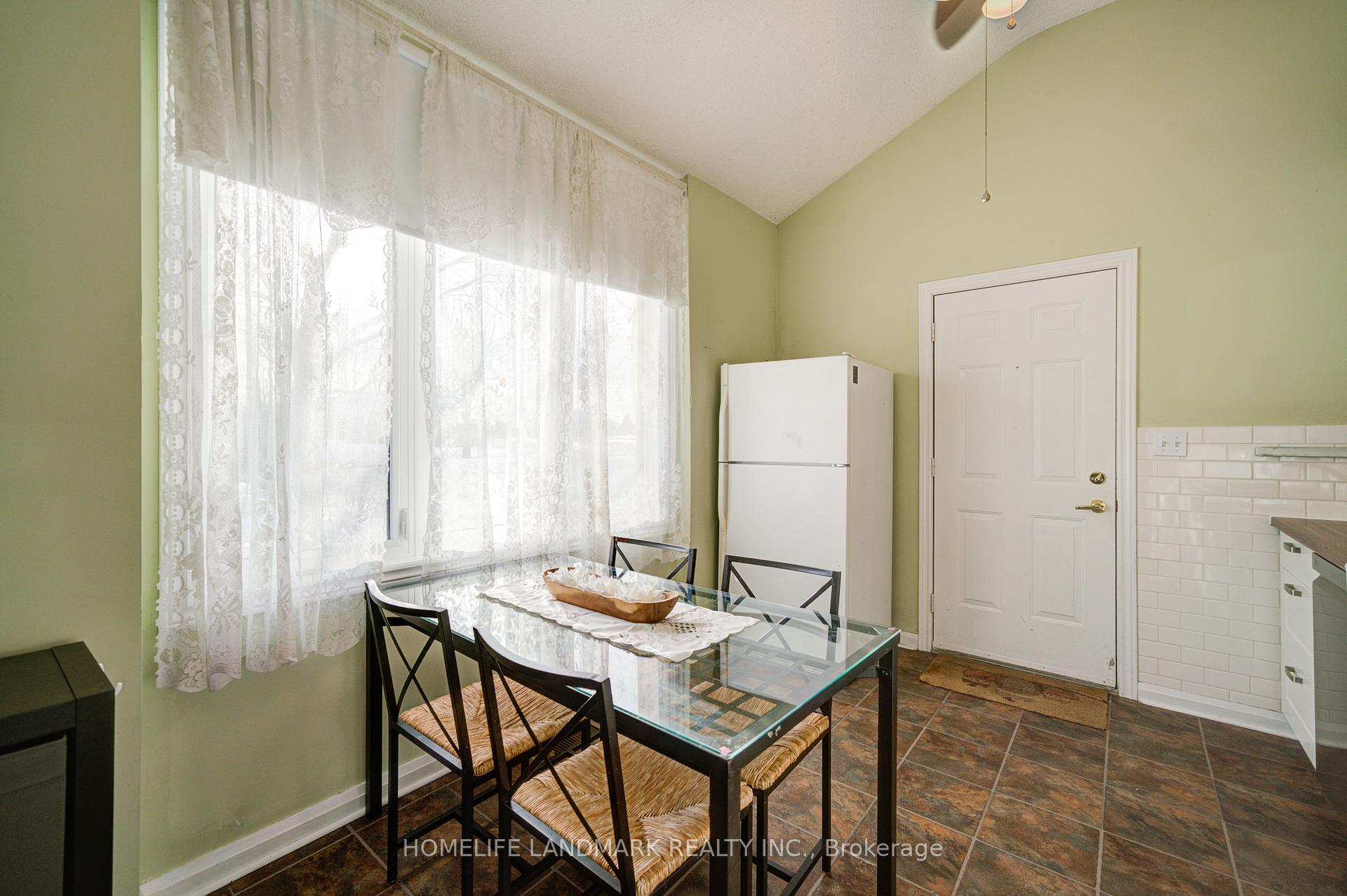 Photo 7 of 35 Benshire Drive, Scarborough, Woburn — HOMEH
