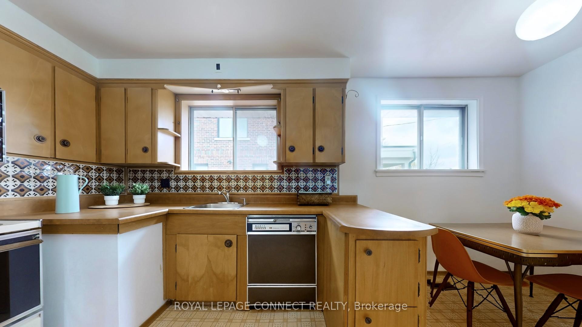 Photo 12 of 26 Bromton Drive, Scarborough, Bendale — HOMEH