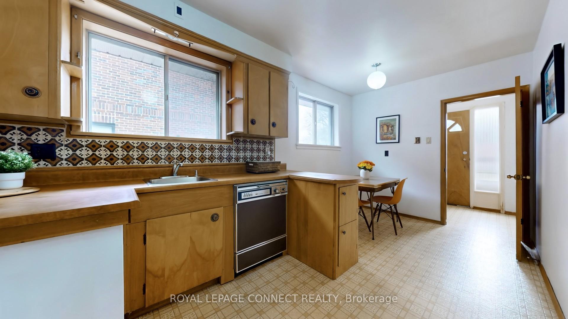 Photo 13 of 26 Bromton Drive, Scarborough, Bendale — HOMEH