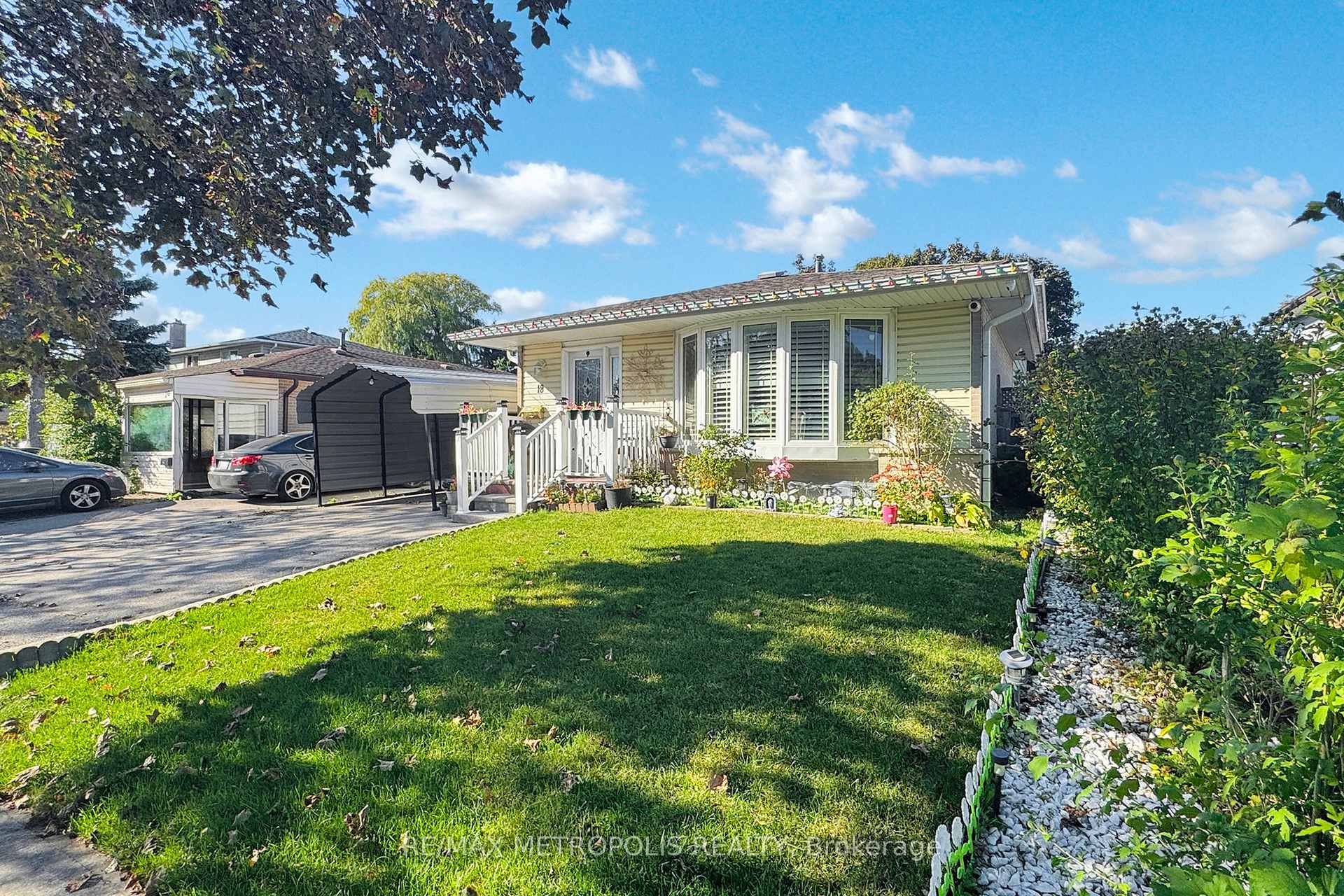 Photo 2 of 18 Hutcherson Square, Scarborough, Malvern — HOMEH