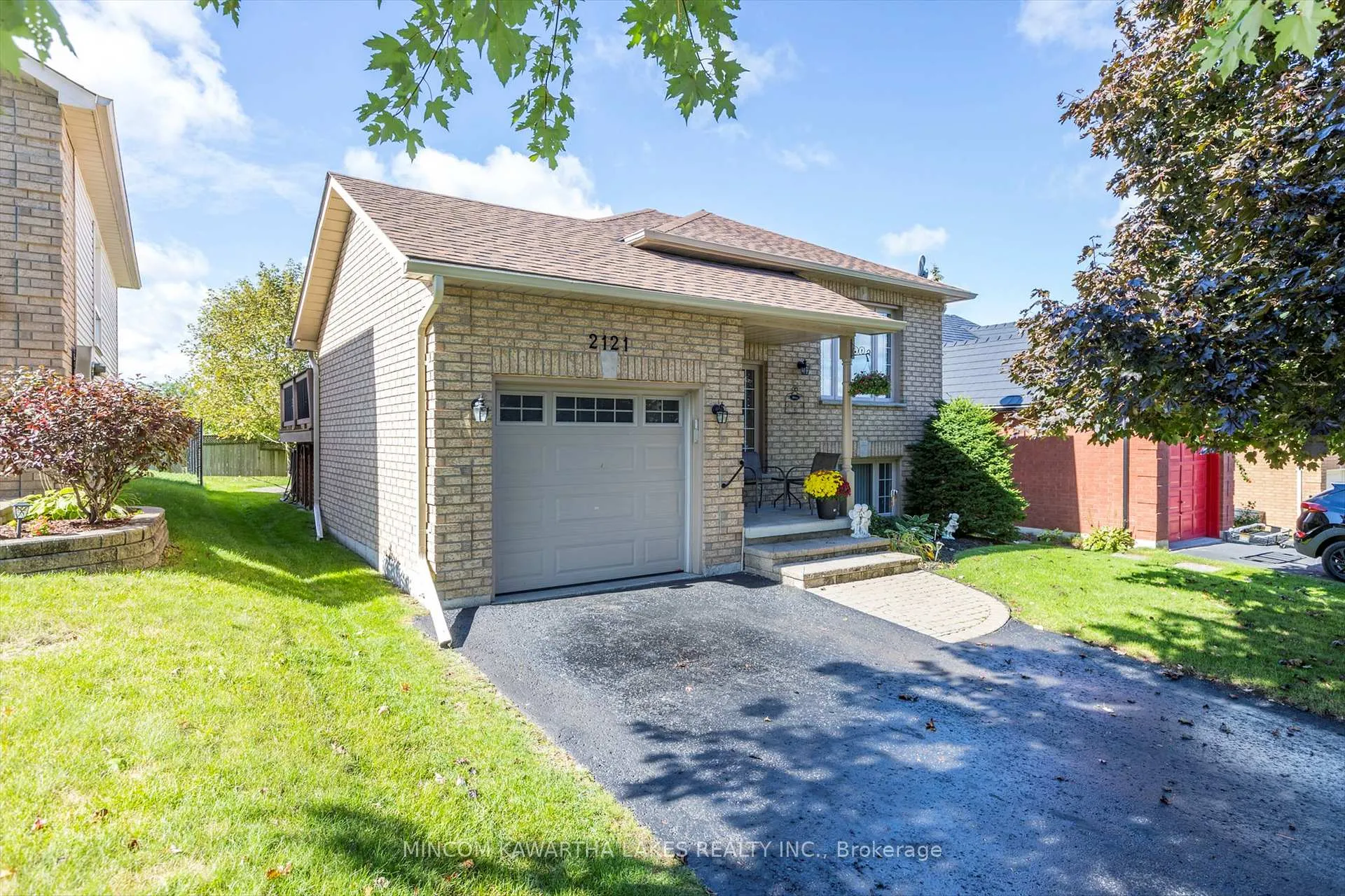 Photo 2 of 2121 Easthill Drive, Peterborough, Ashburnham Ward 4 — HOMEH