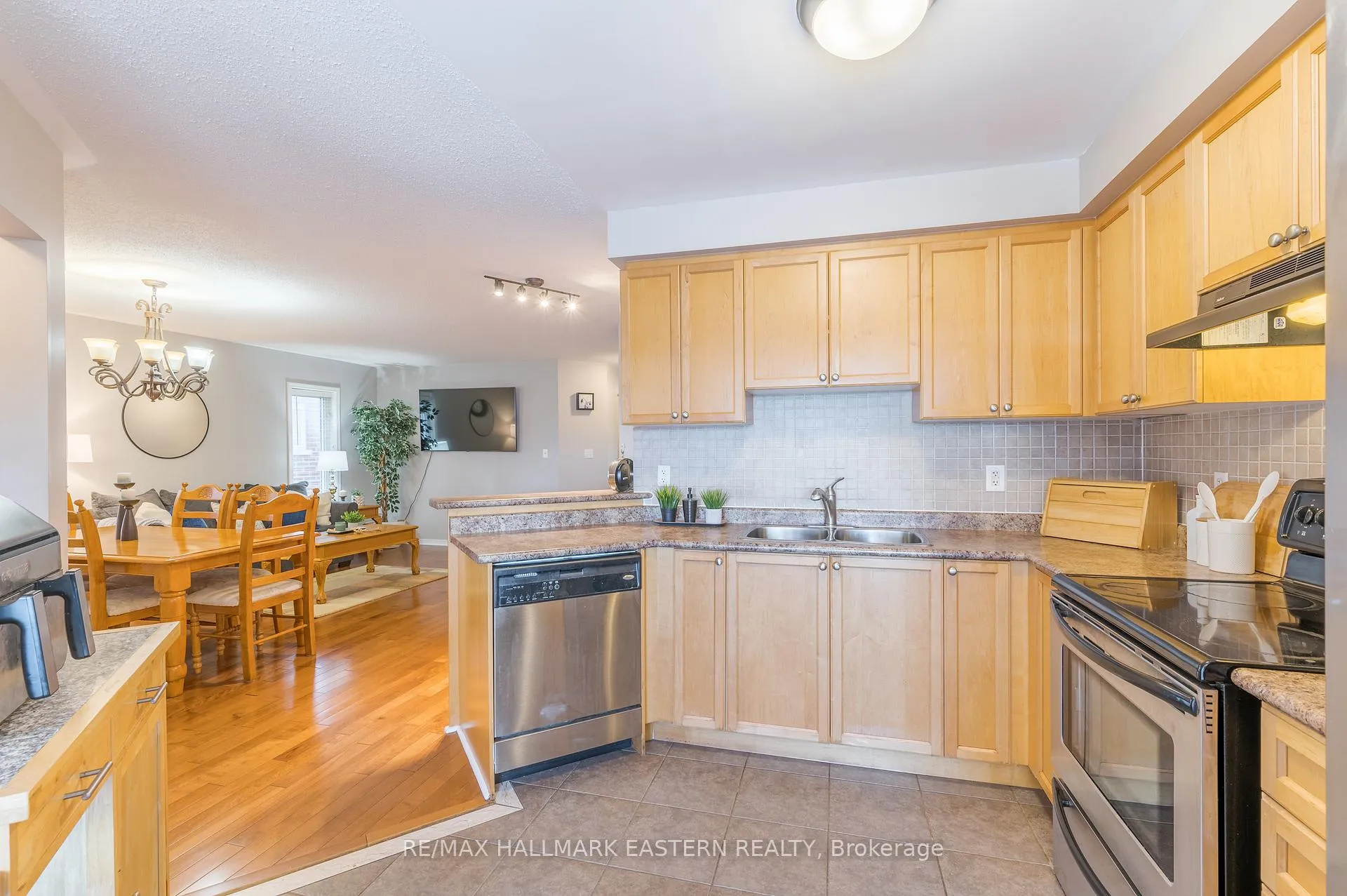 Photo 6 of 531 Garbutt Terrace, Peterborough, Northcrest Ward 5 — HOMEH