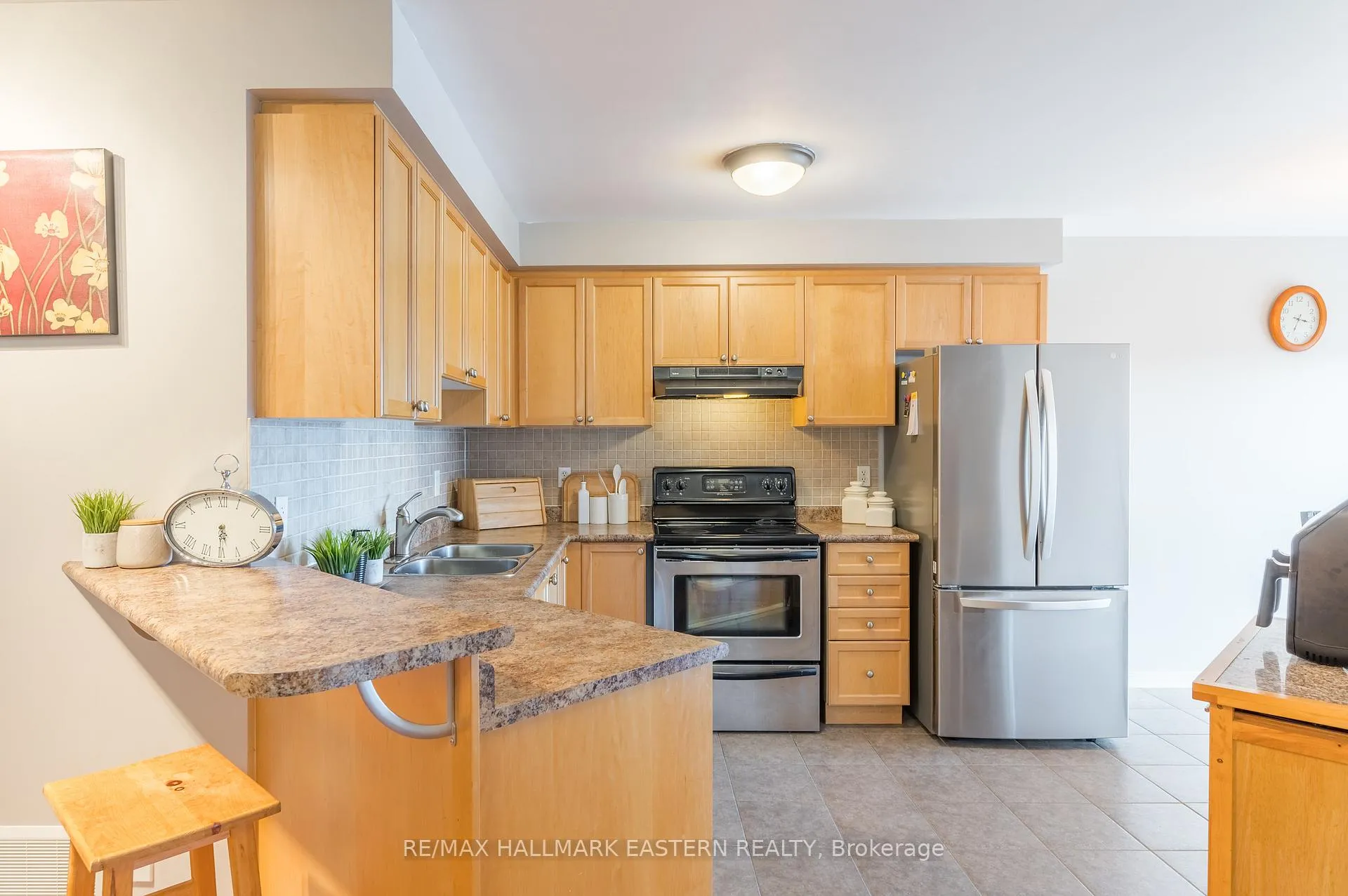 Photo 15 of 531 Garbutt Terrace, Peterborough, Northcrest Ward 5 — HOMEH