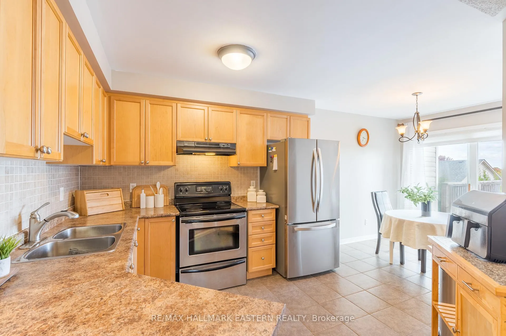 Photo 20 of 531 Garbutt Terrace, Peterborough, Northcrest Ward 5 — HOMEH