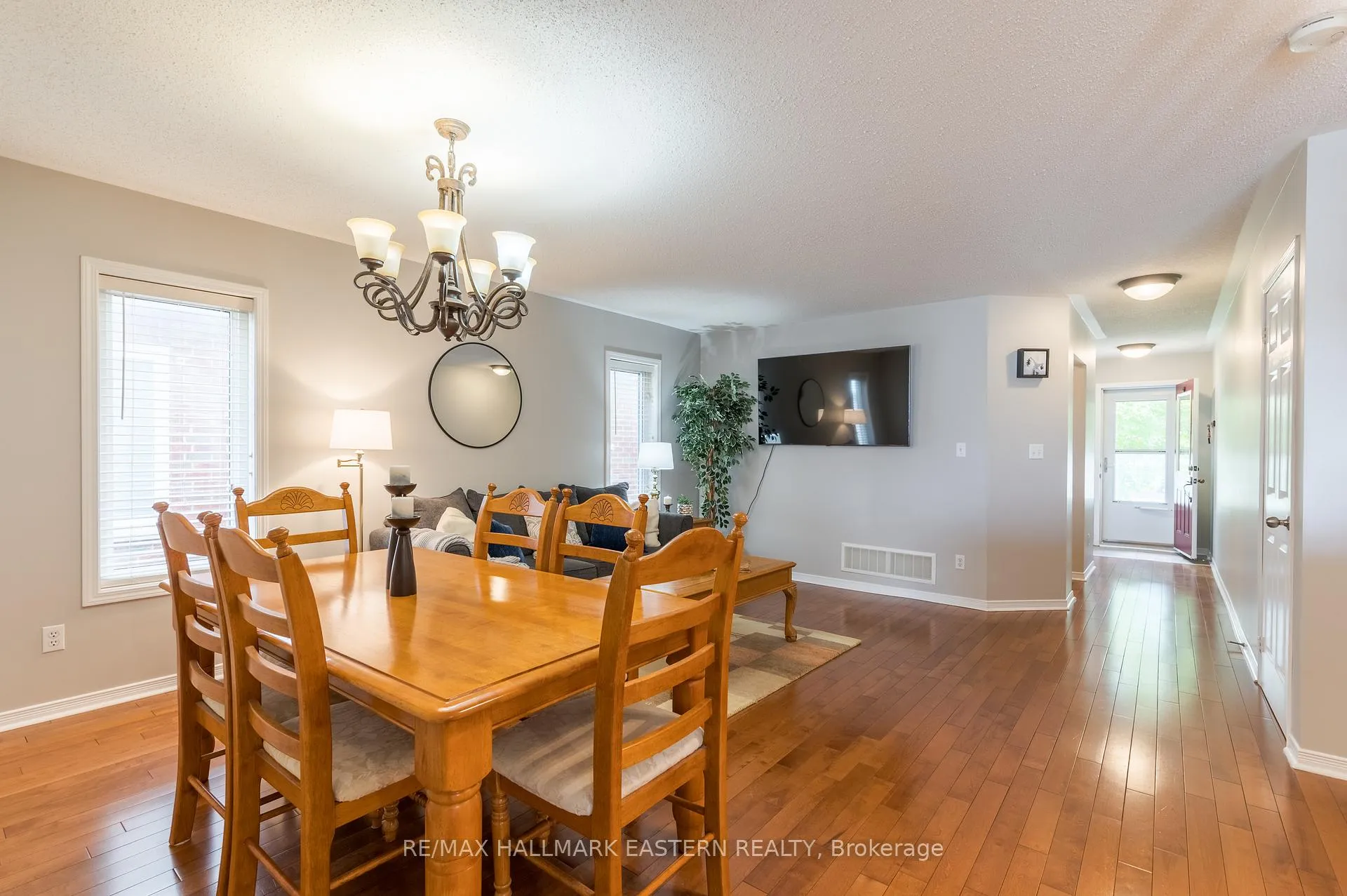 Photo 41 of 531 Garbutt Terrace, Peterborough, Northcrest Ward 5 — HOMEH
