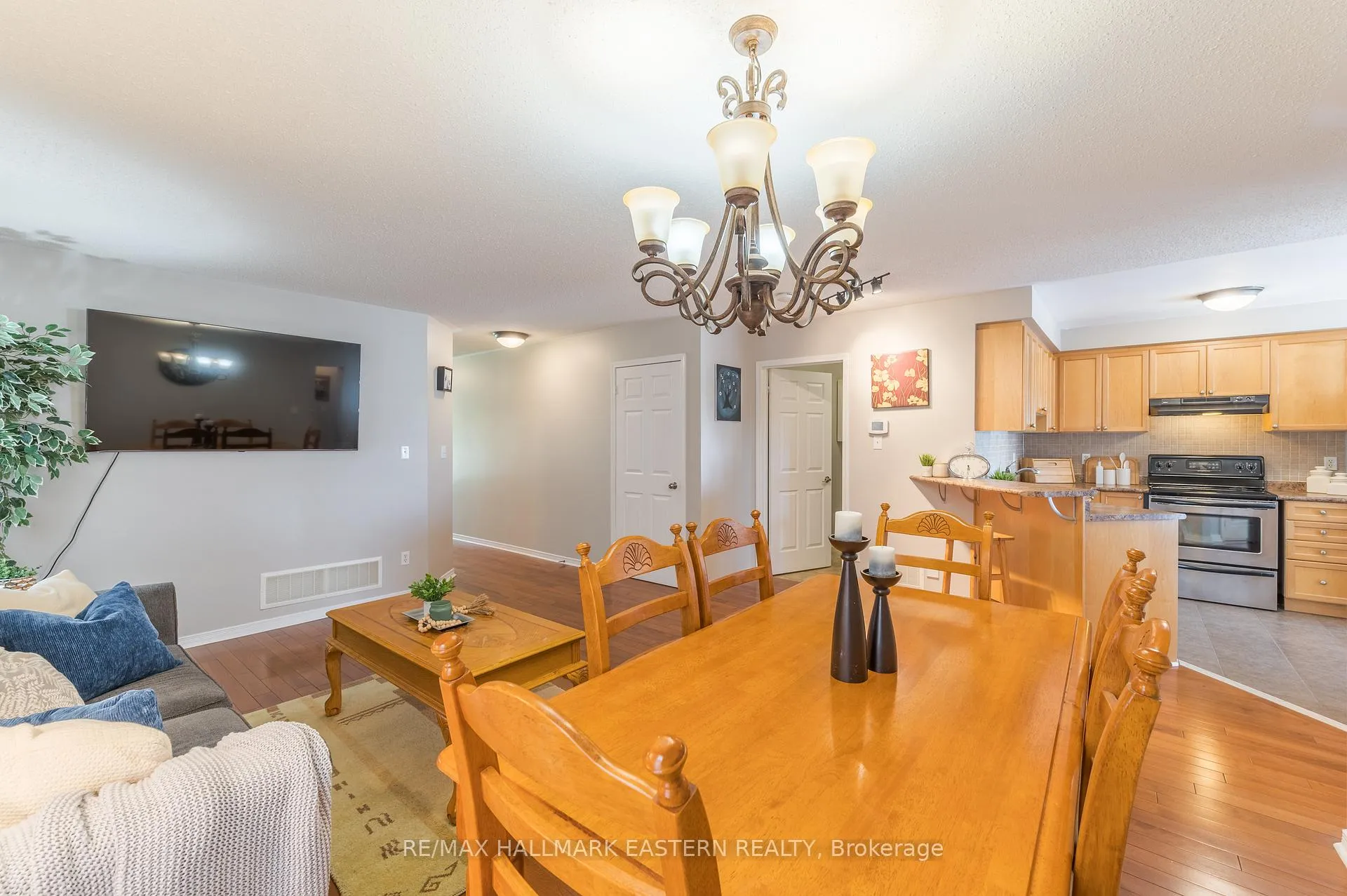 Photo 42 of 531 Garbutt Terrace, Peterborough, Northcrest Ward 5 — HOMEH