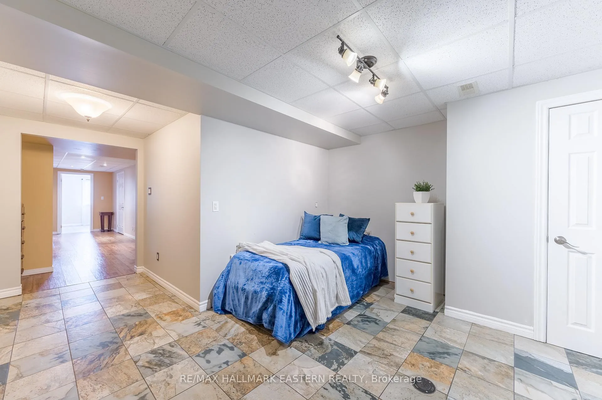 Photo 92 of 531 Garbutt Terrace, Peterborough, Northcrest Ward 5 — HOMEH