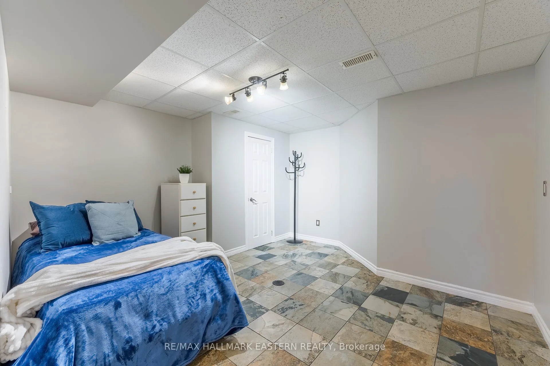 Photo 90 of 531 Garbutt Terrace, Peterborough, Northcrest Ward 5 — HOMEH