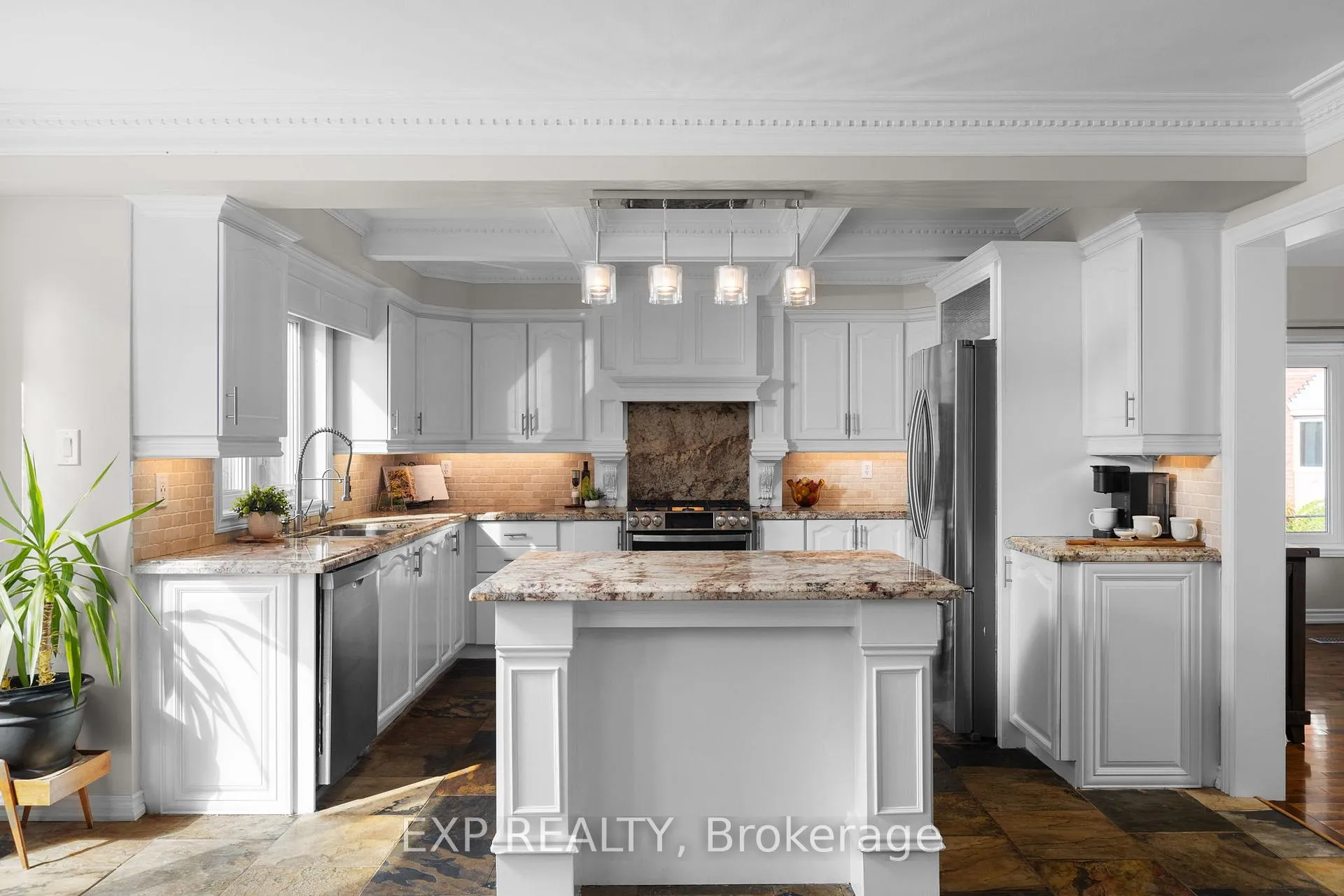 Photo 5 of 71 Cityview Circle, Barrie, Holly — HOMEH