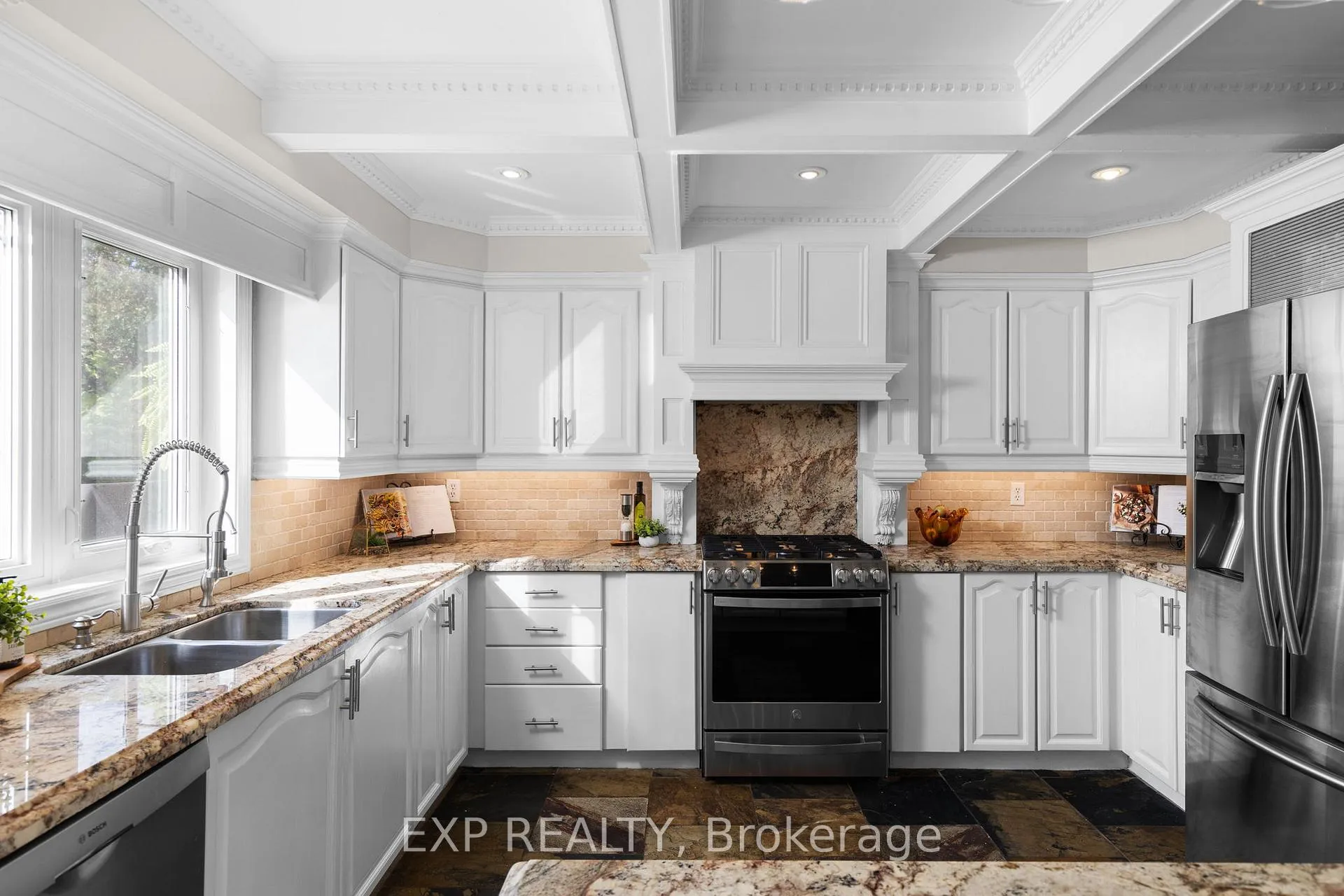 Photo 7 of 71 Cityview Circle, Barrie, Holly — HOMEH