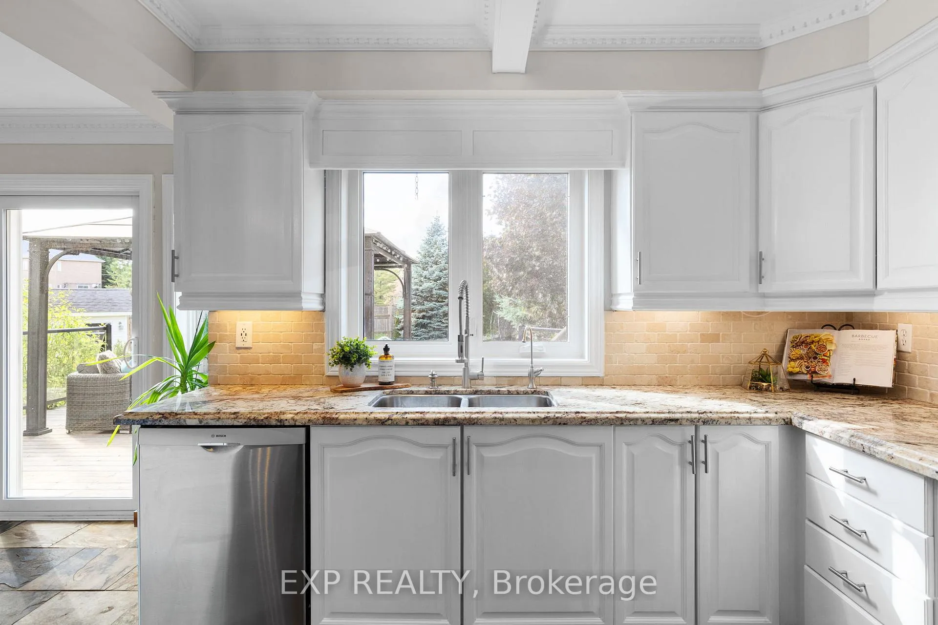 Photo 8 of 71 Cityview Circle, Barrie, Holly — HOMEH