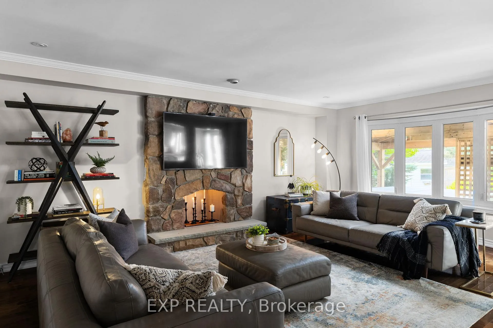 Photo 10 of 71 Cityview Circle, Barrie, Holly — HOMEH