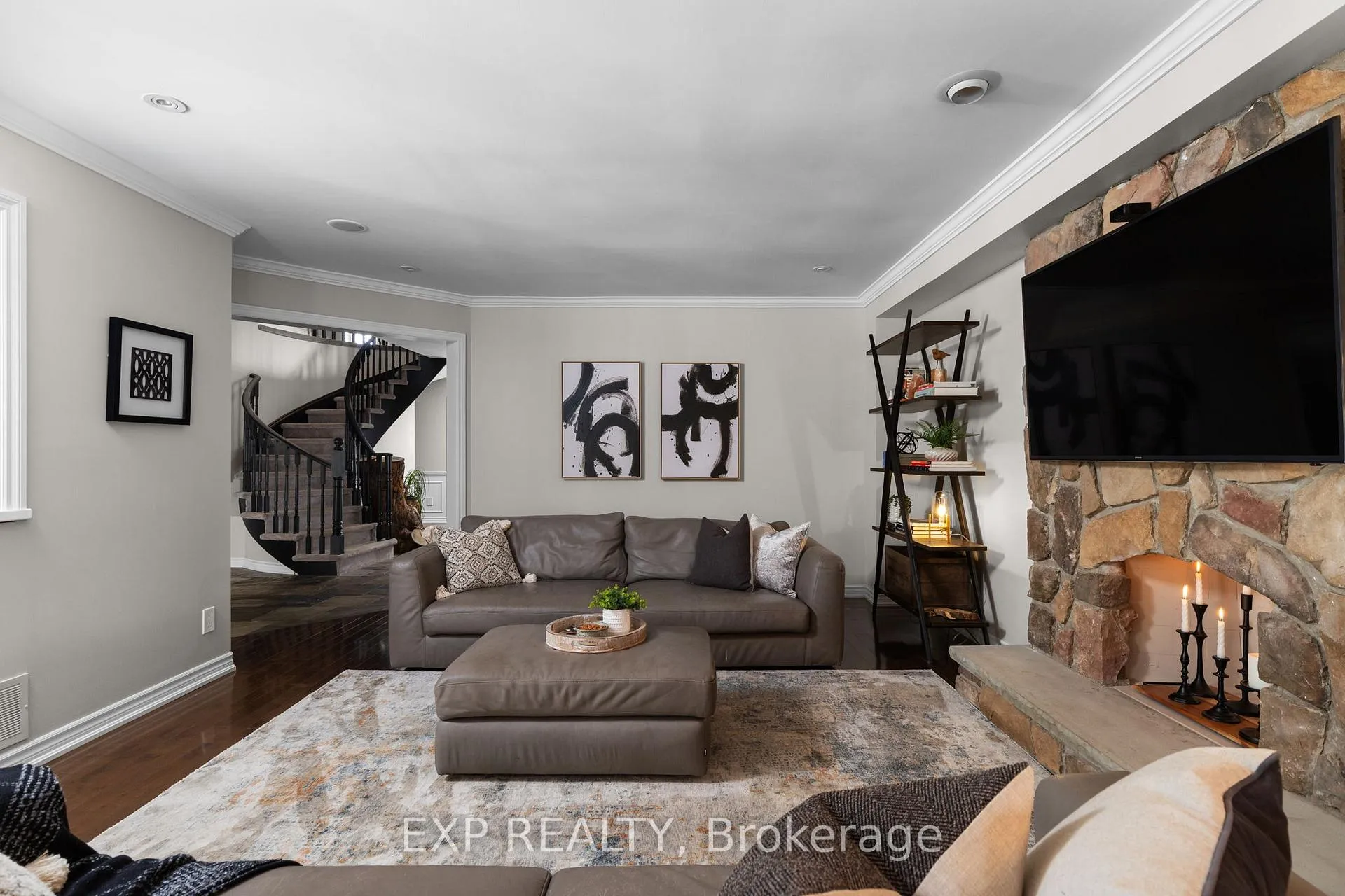 Photo 12 of 71 Cityview Circle, Barrie, Holly — HOMEH