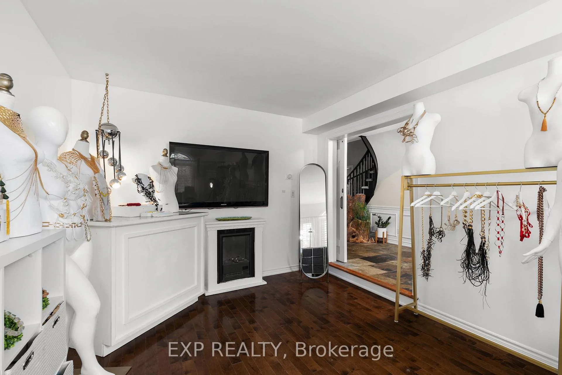 Photo 16 of 71 Cityview Circle, Barrie, Holly — HOMEH