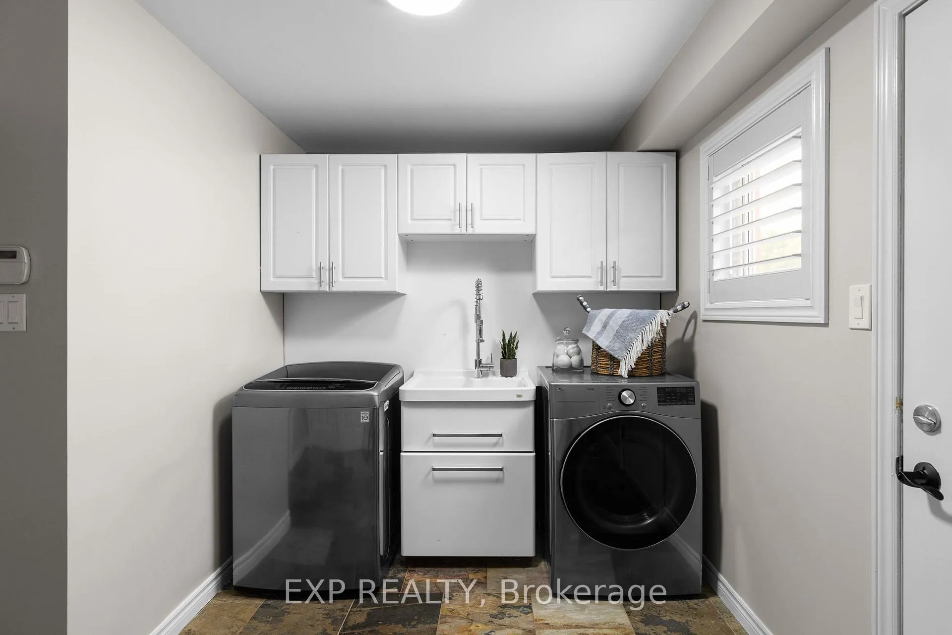 Photo 18 of 71 Cityview Circle, Barrie, Holly — HOMEH
