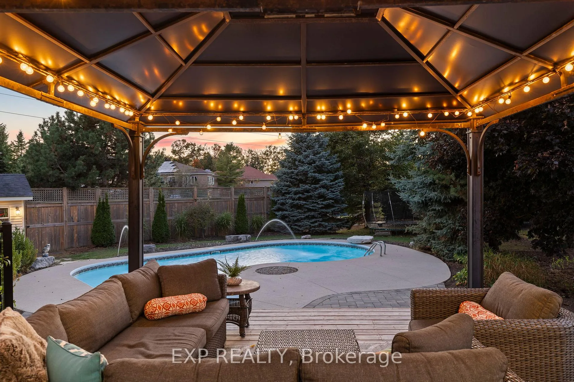 Photo 35 of 71 Cityview Circle, Barrie, Holly — HOMEH