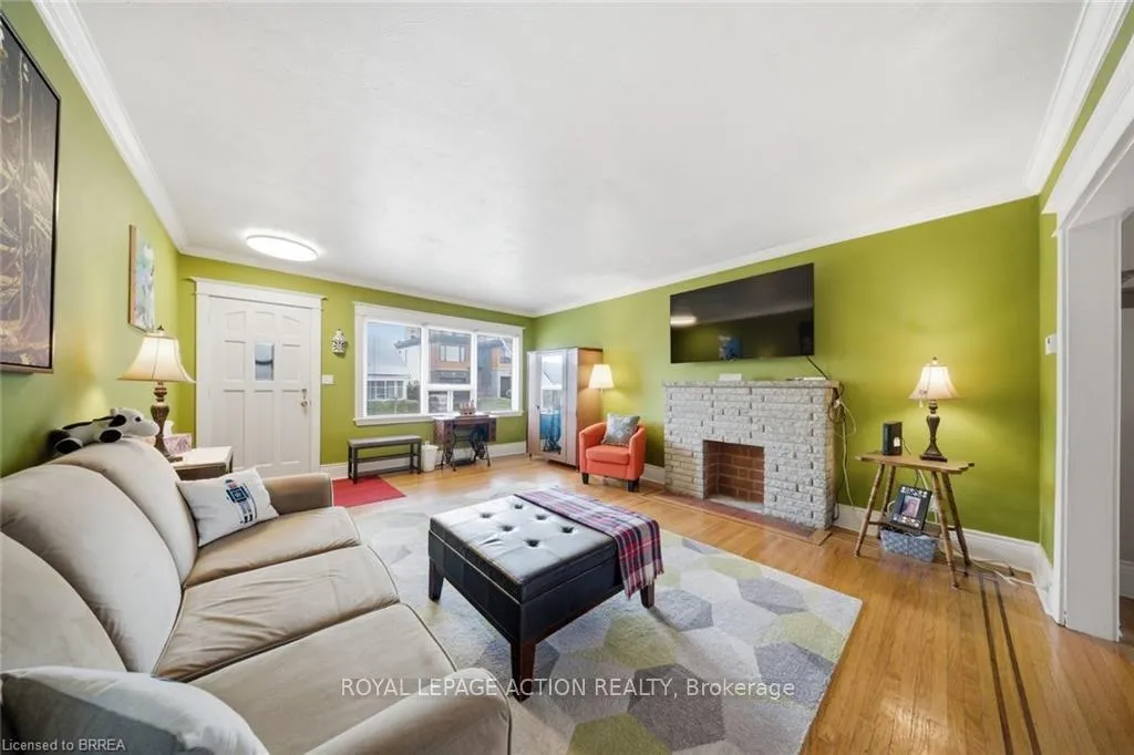 Photo 5 of 13 Devonport Street, Hamilton, Strathcona — HOMEH