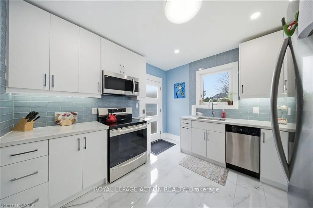 Photo 11 of 13 Devonport Street, Hamilton, Strathcona — HOMEH